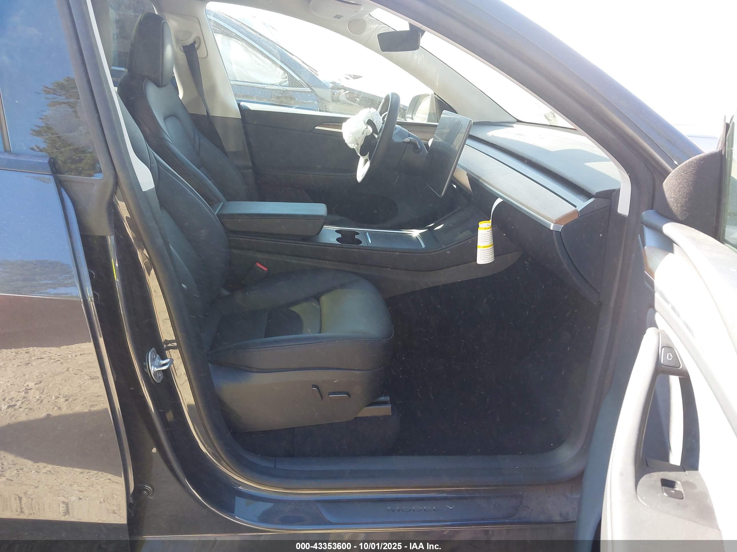 TESLA MODEL image 5