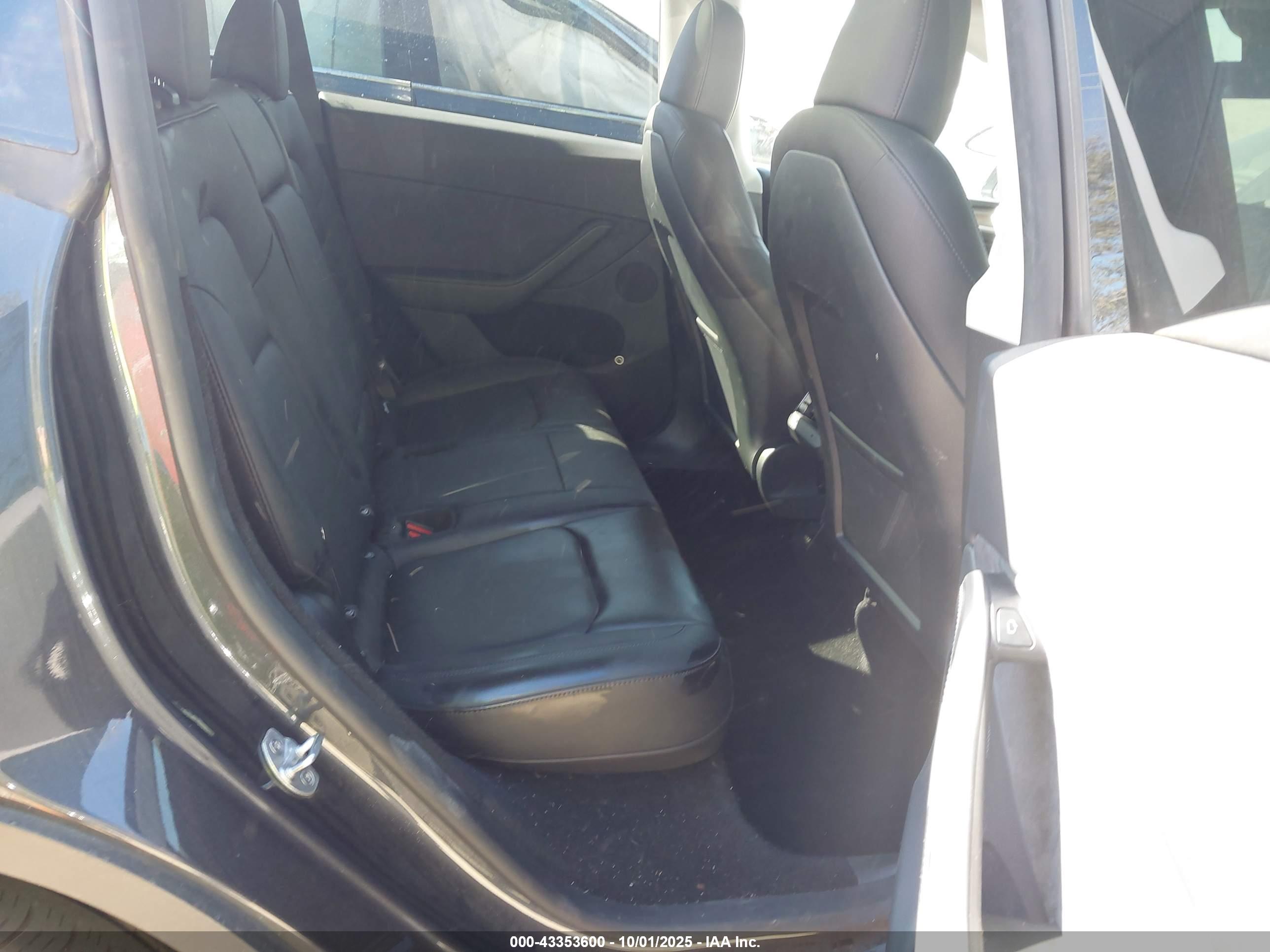 TESLA MODEL image 8
