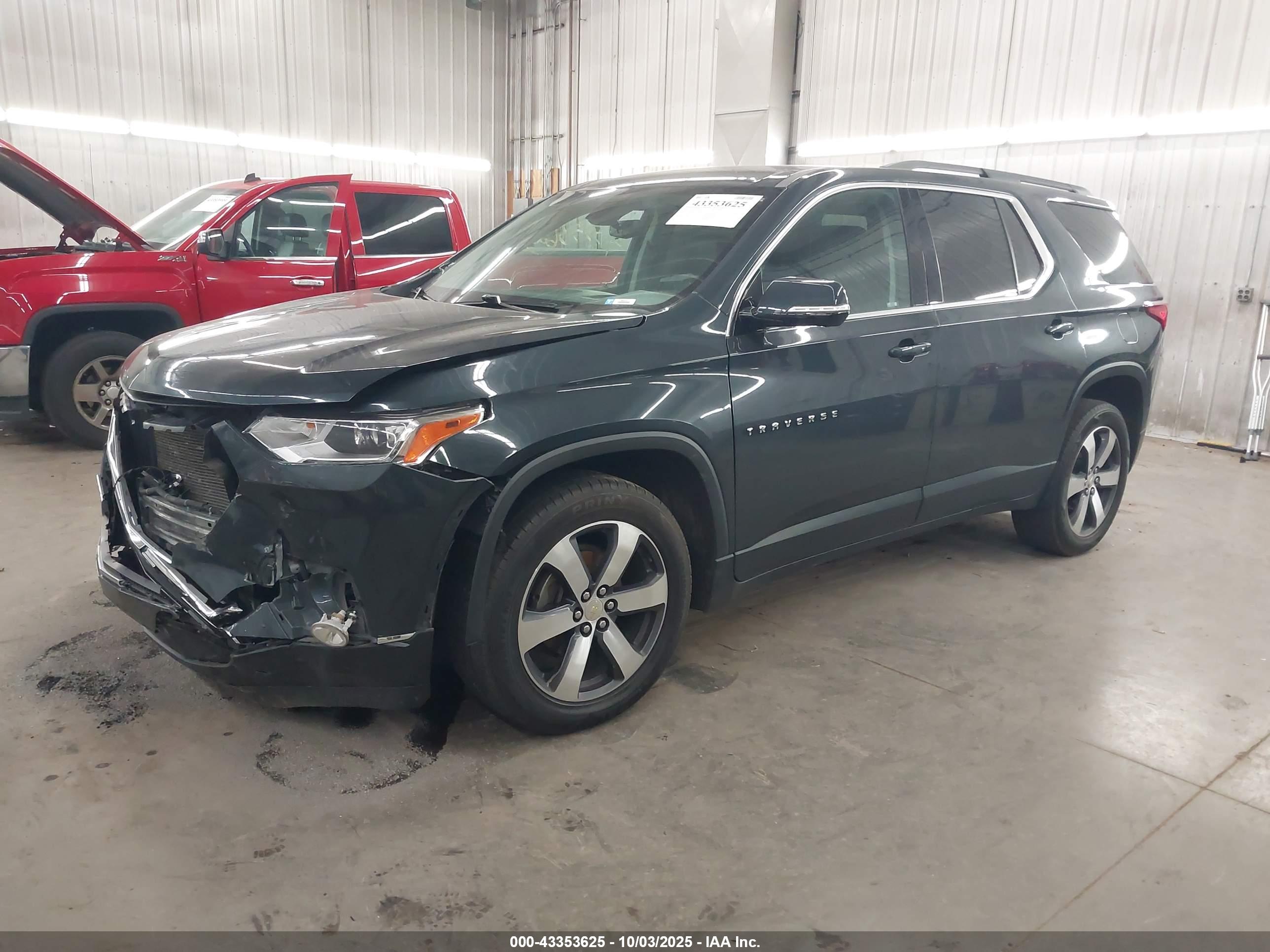 CHEVROLET TRAVERSE image 2