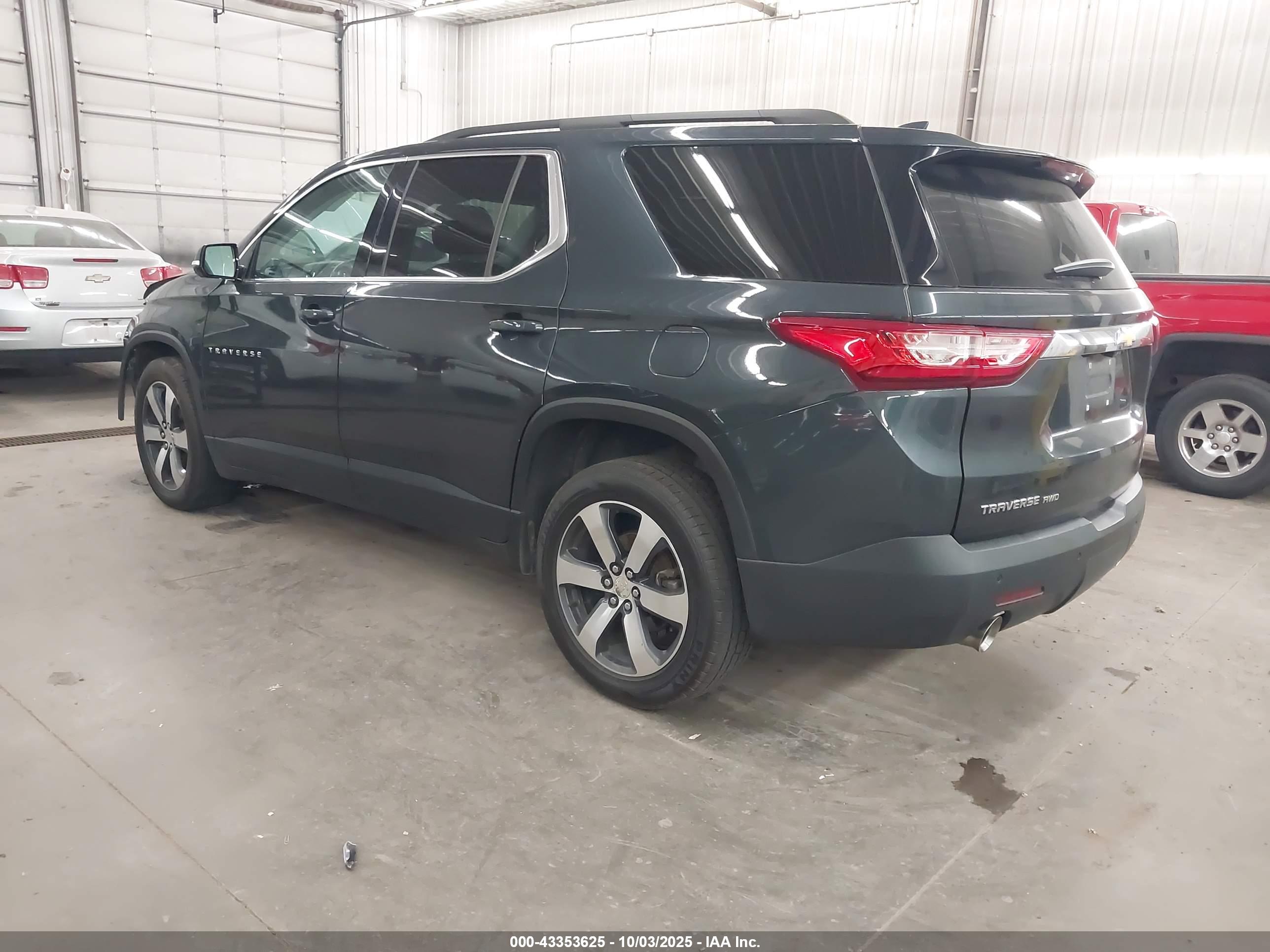 CHEVROLET TRAVERSE image 3