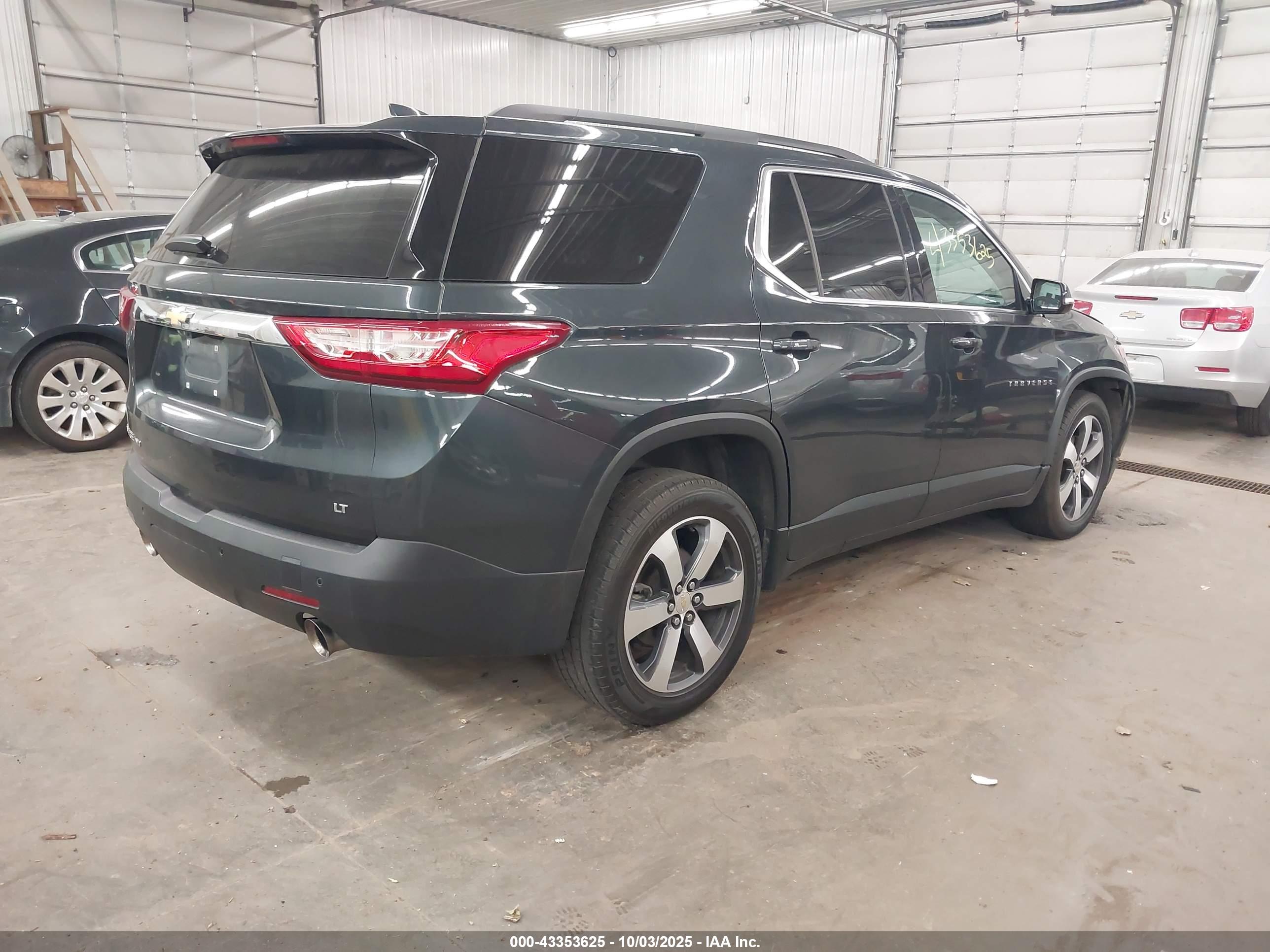 CHEVROLET TRAVERSE image 4