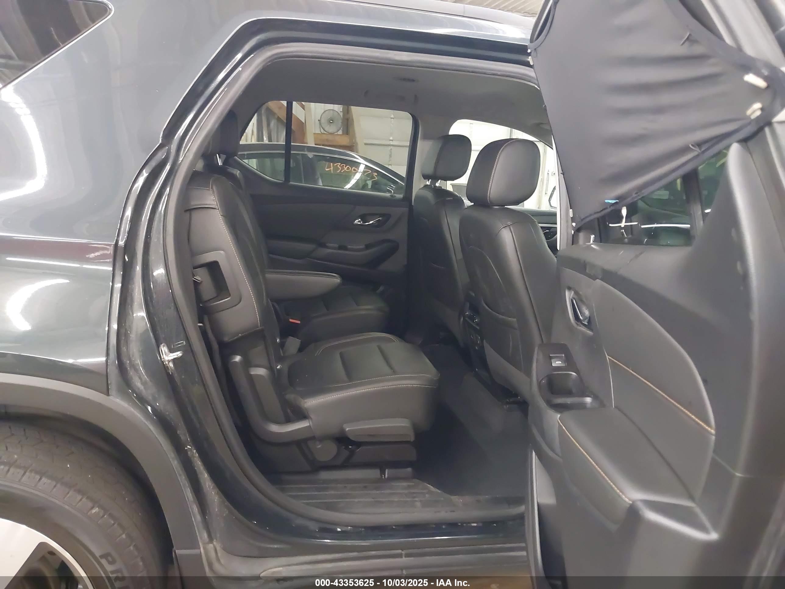 CHEVROLET TRAVERSE image 8