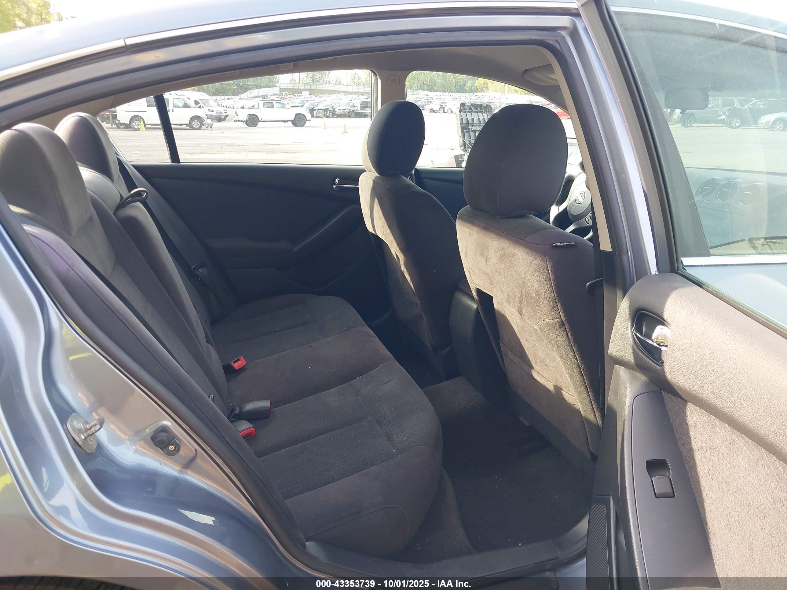 NISSAN ALTIMA image 8