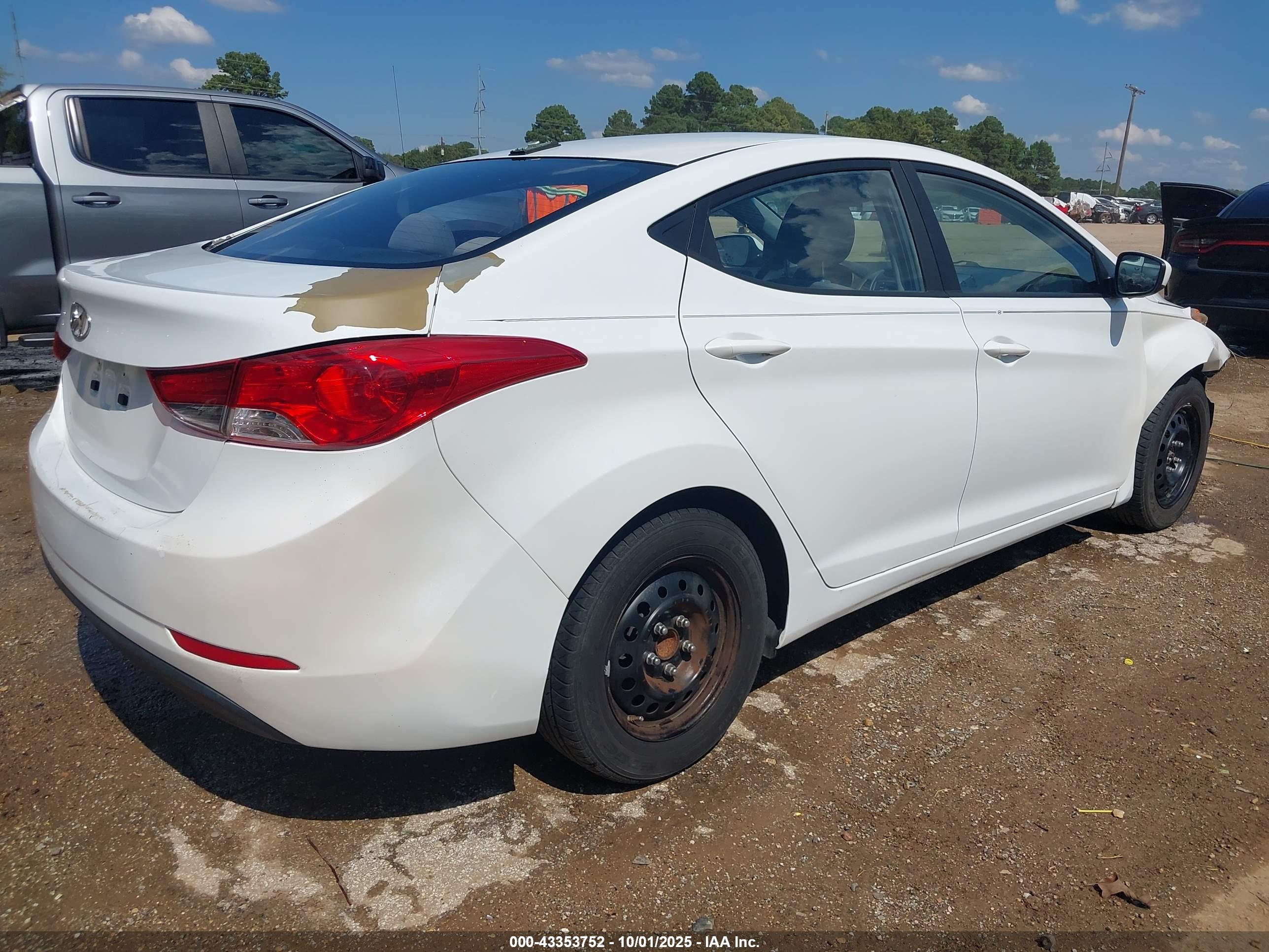 HYUNDAI ELANTRA image 4