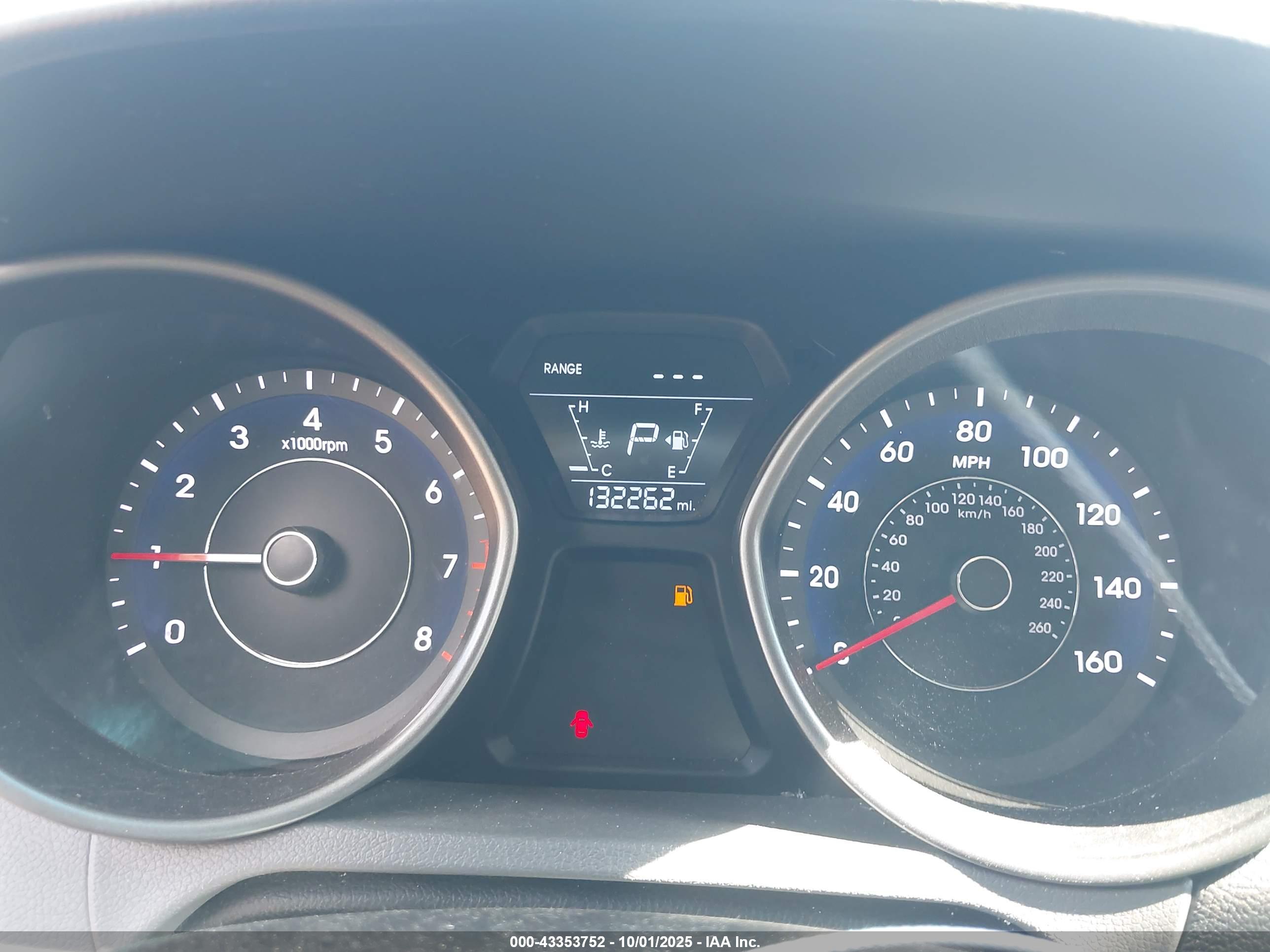 HYUNDAI ELANTRA image 7