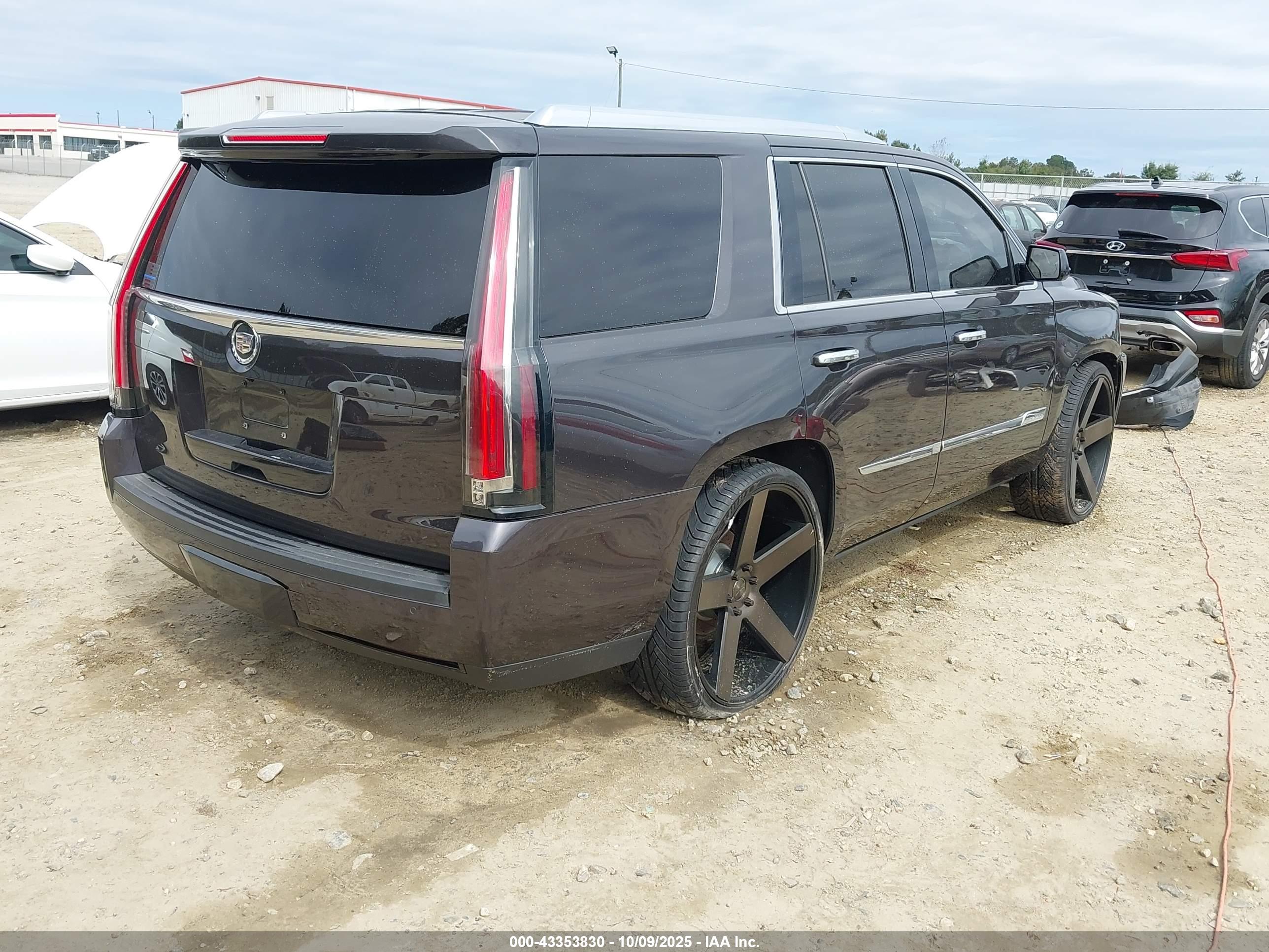 CADILLAC ESCALADE image 4
