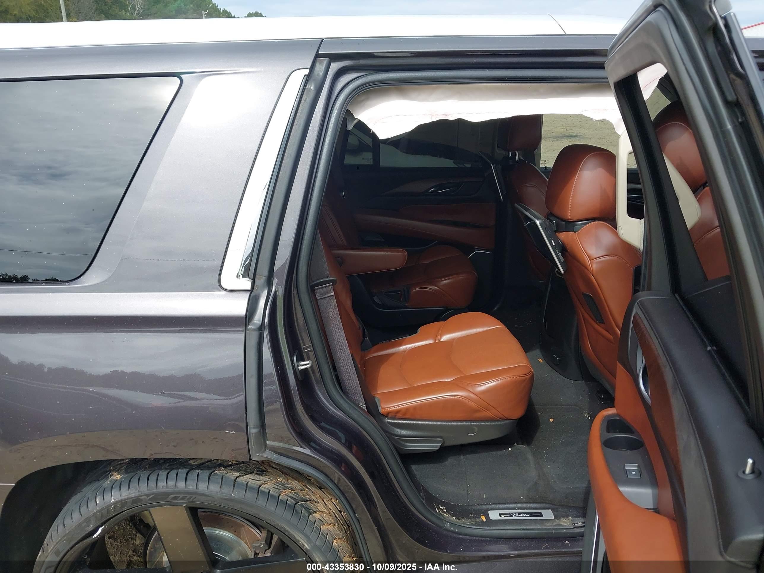 CADILLAC ESCALADE image 8