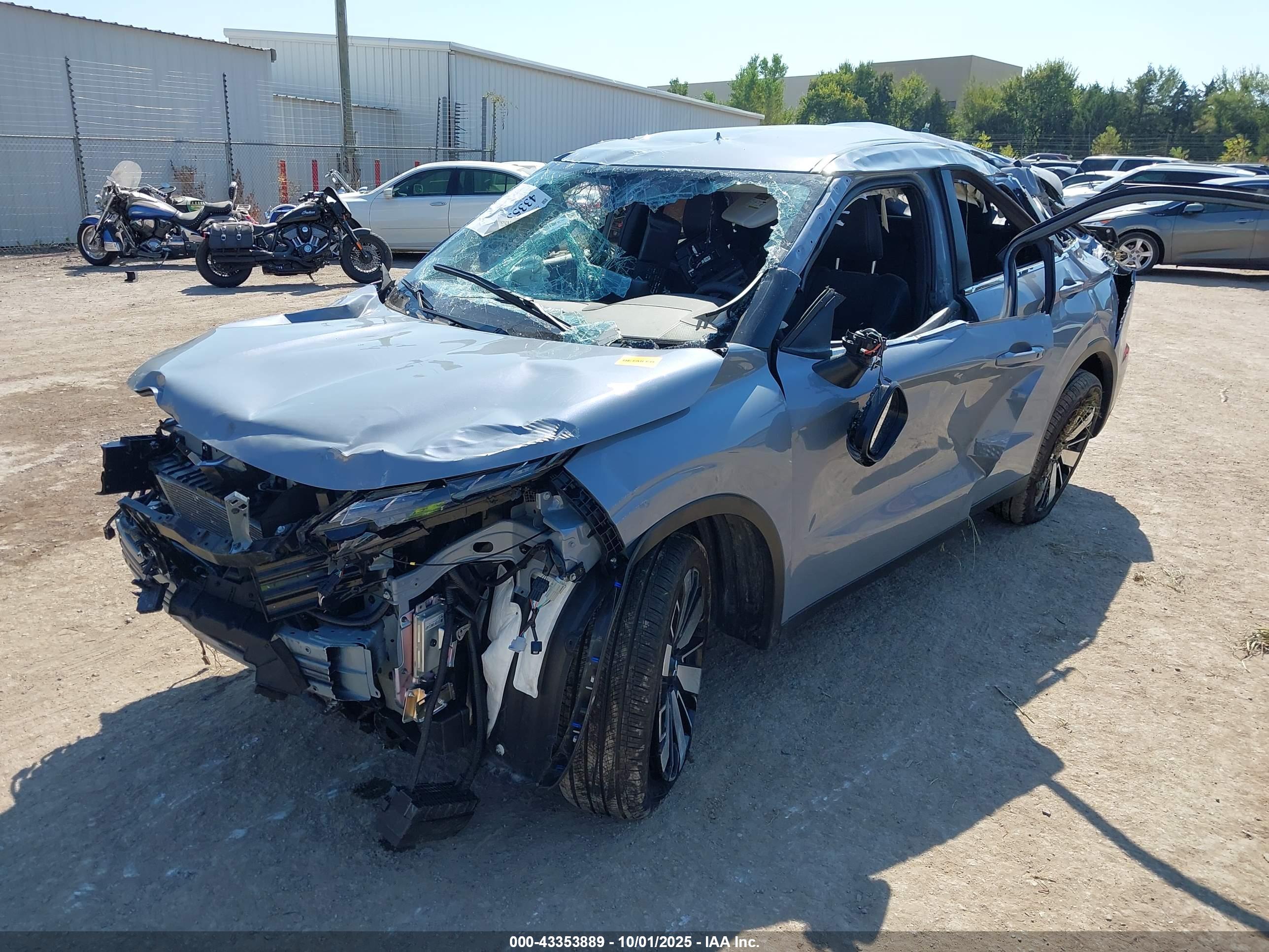MITSUBISHI OUTLANDER image 2