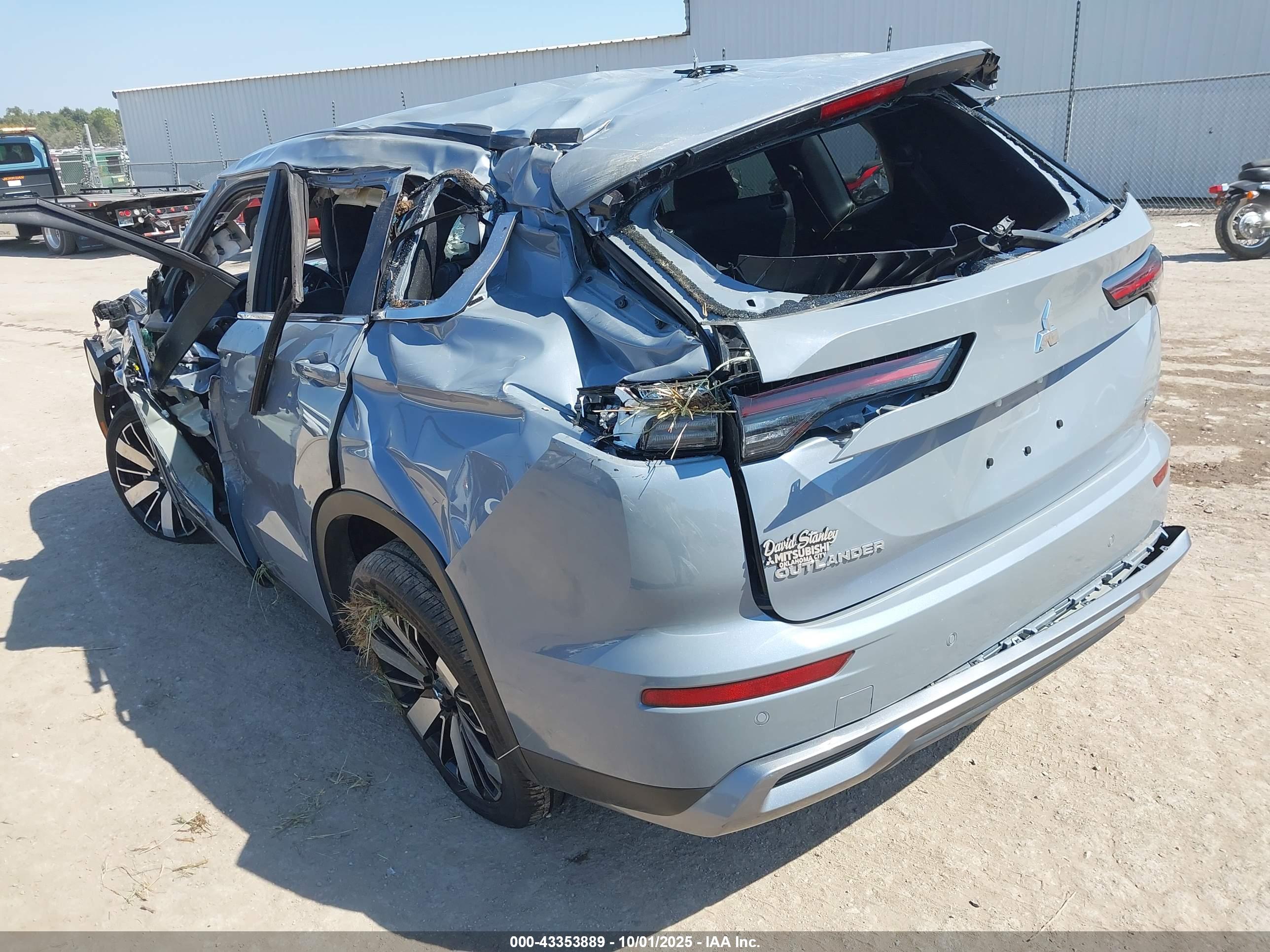 MITSUBISHI OUTLANDER image 3