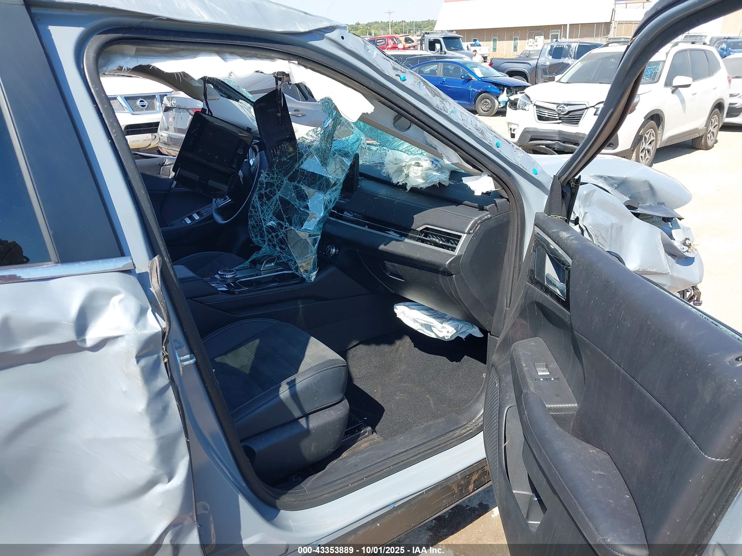 MITSUBISHI OUTLANDER image 5