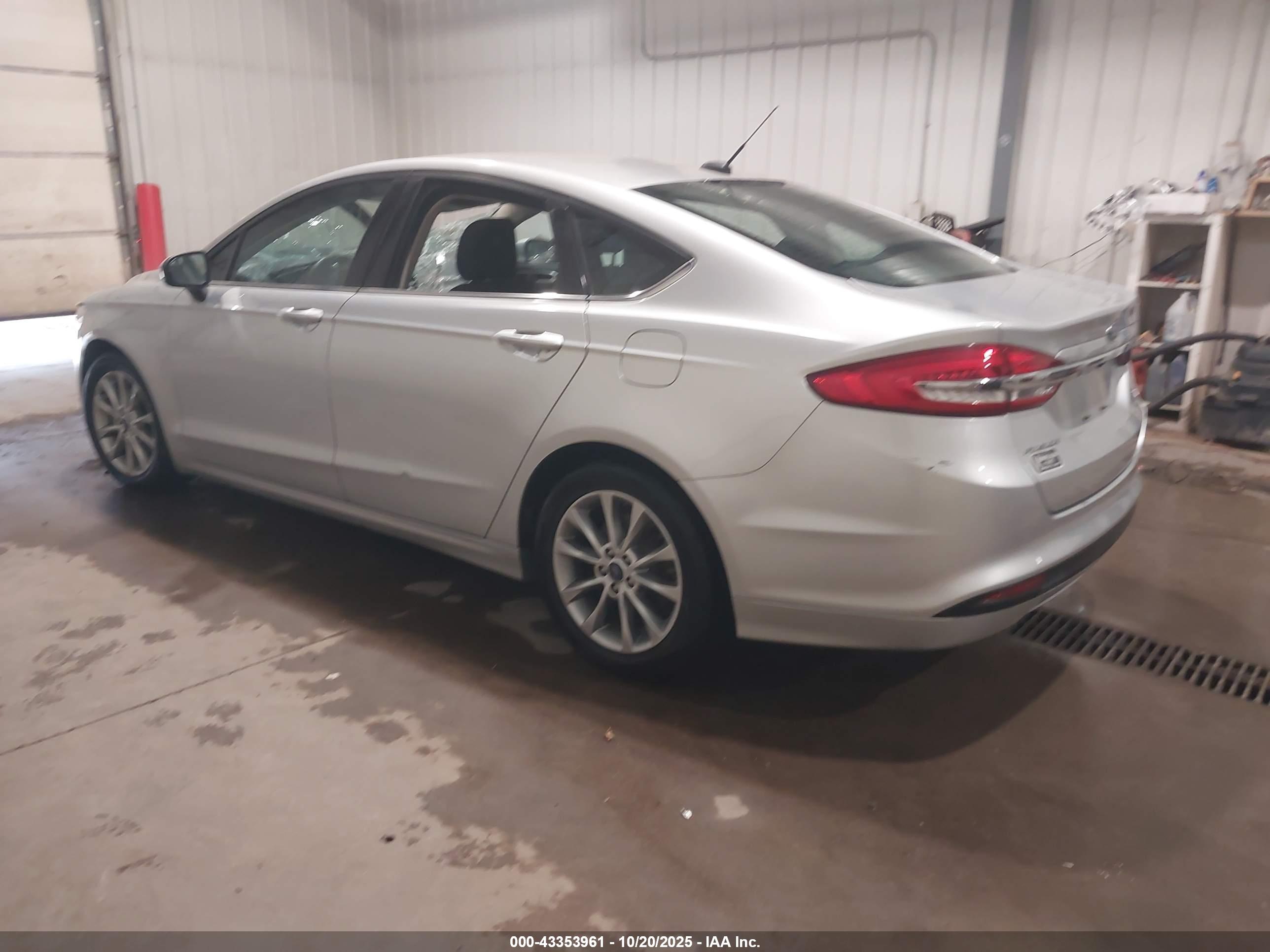 FORD FUSION image 3