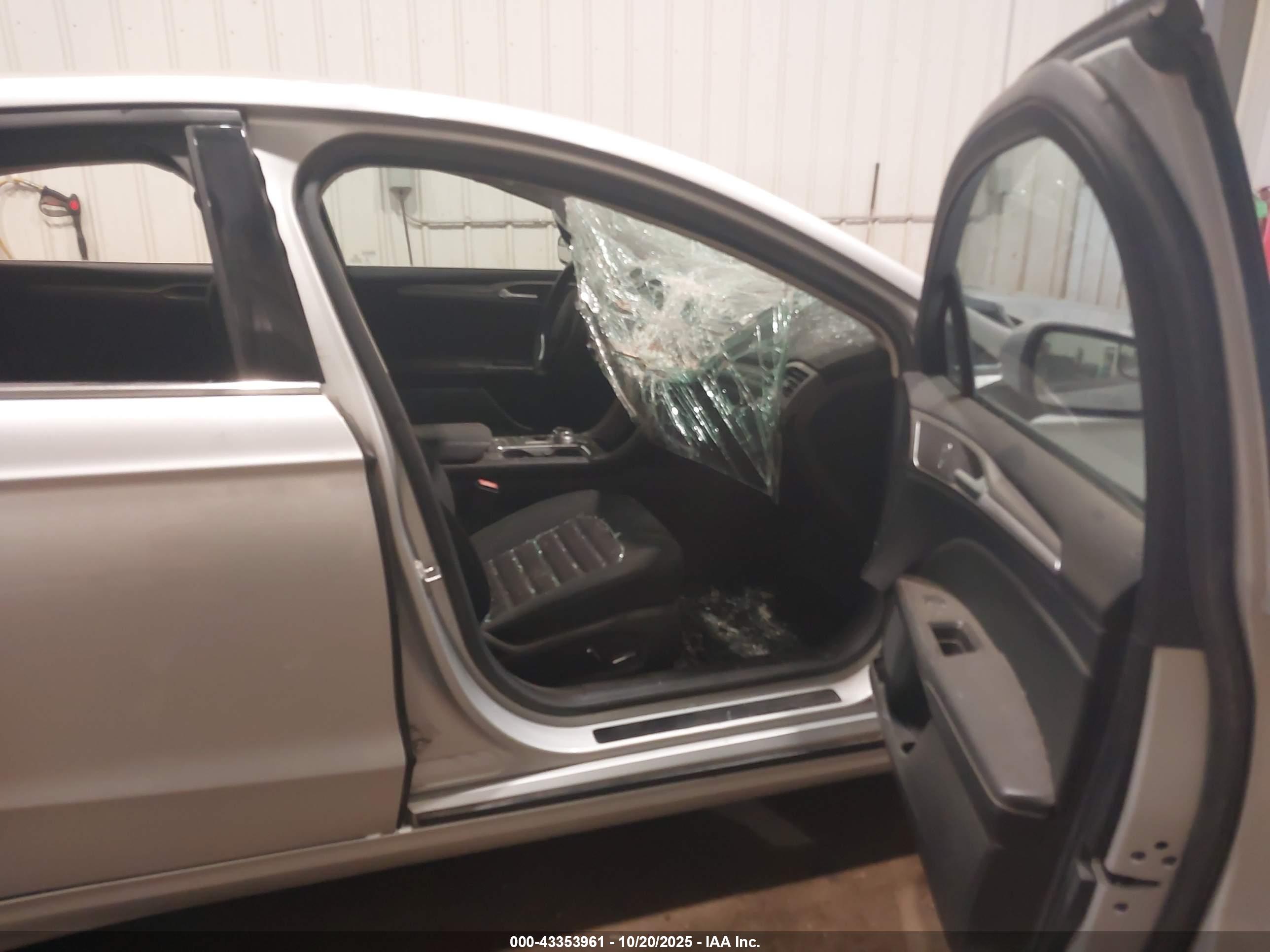 FORD FUSION image 5