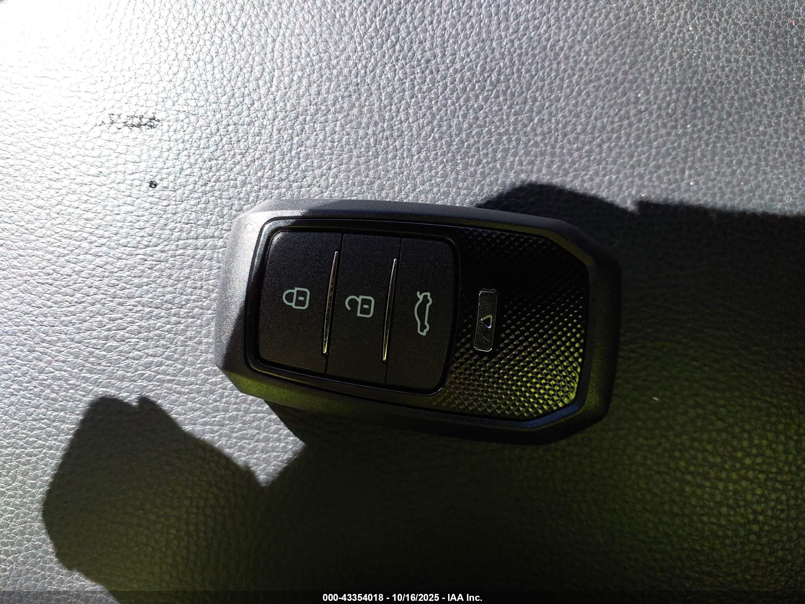 TOYOTA RAV4 image 11