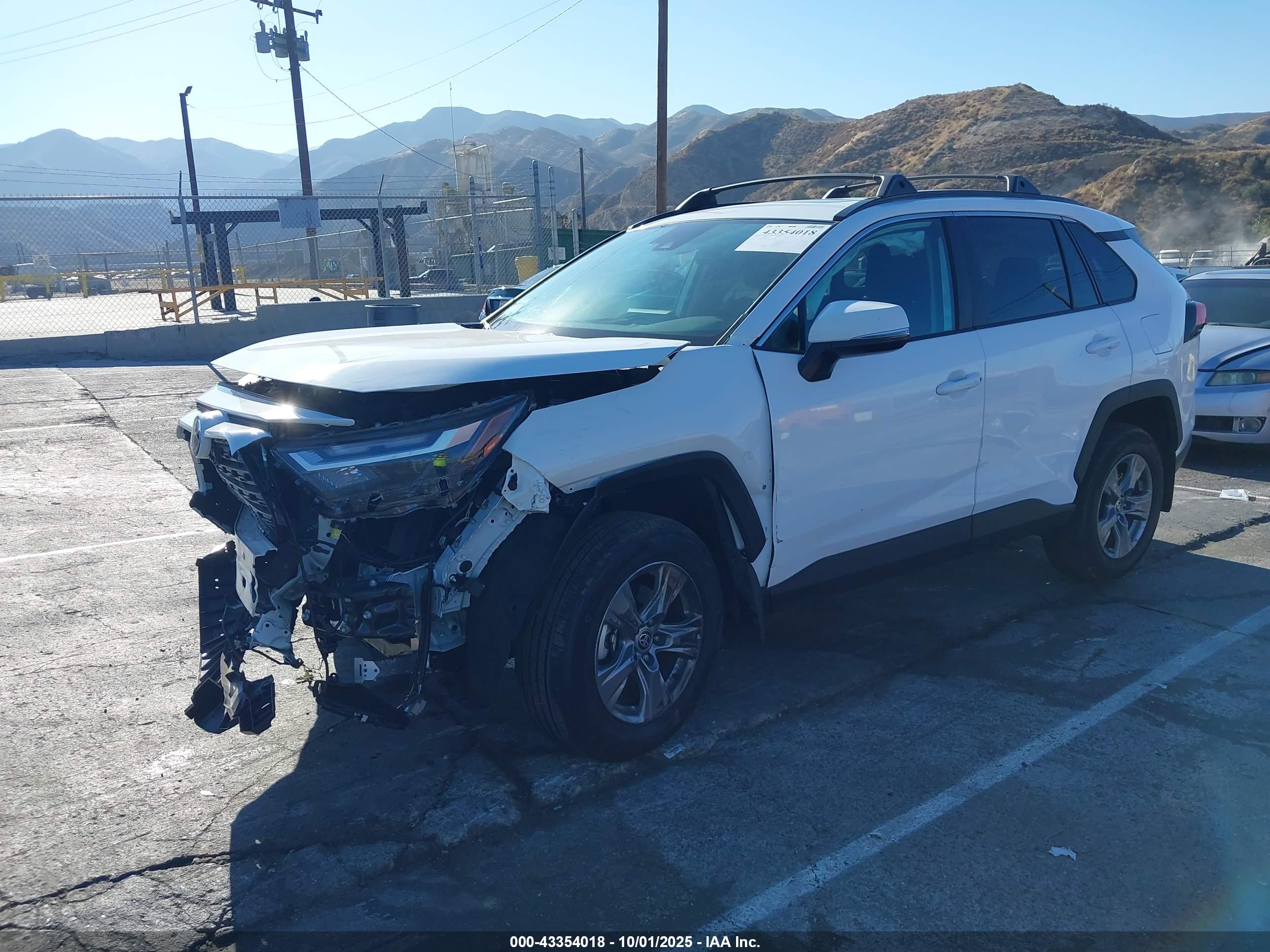 TOYOTA RAV4 image 2