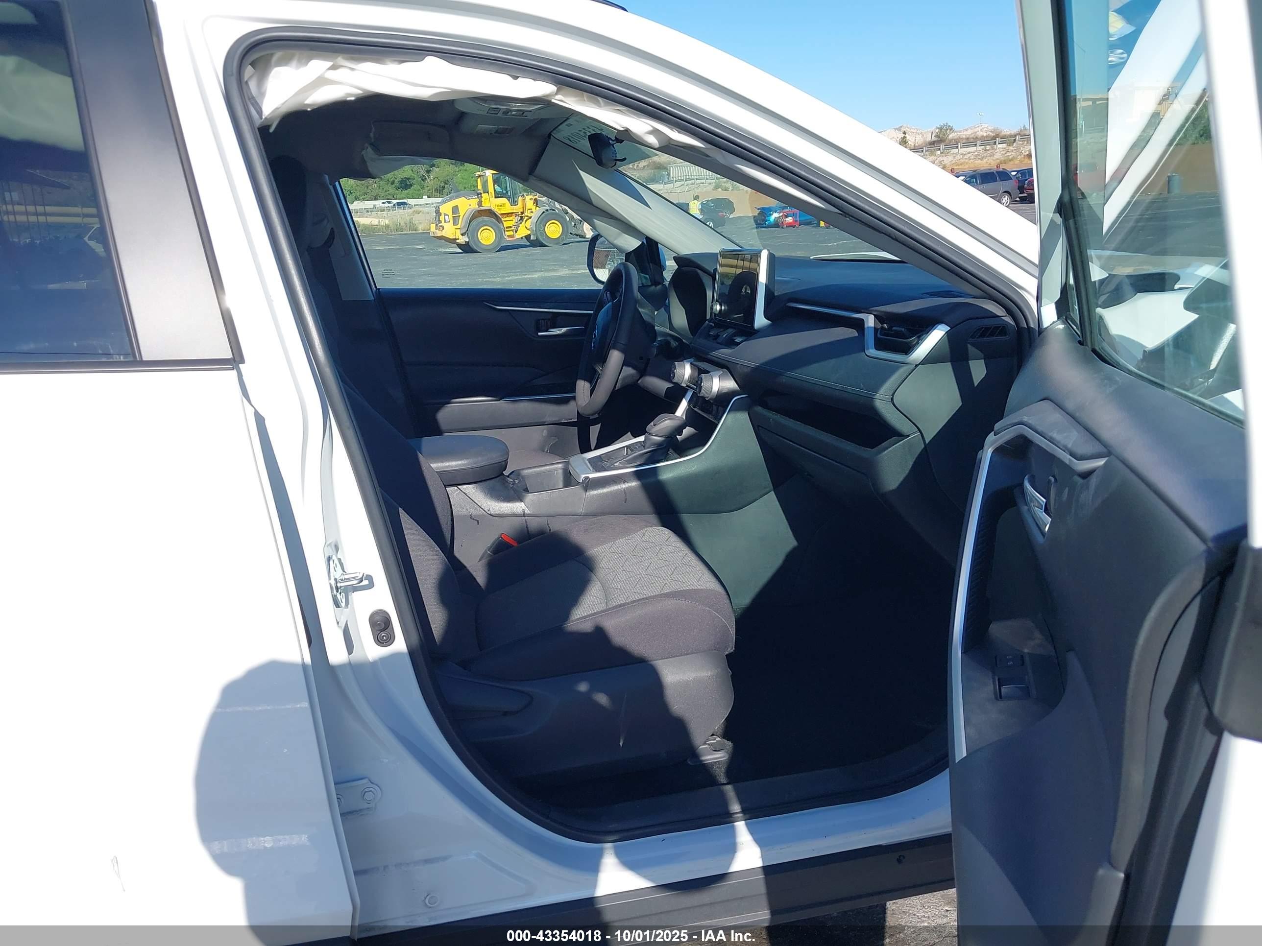 TOYOTA RAV4 image 5