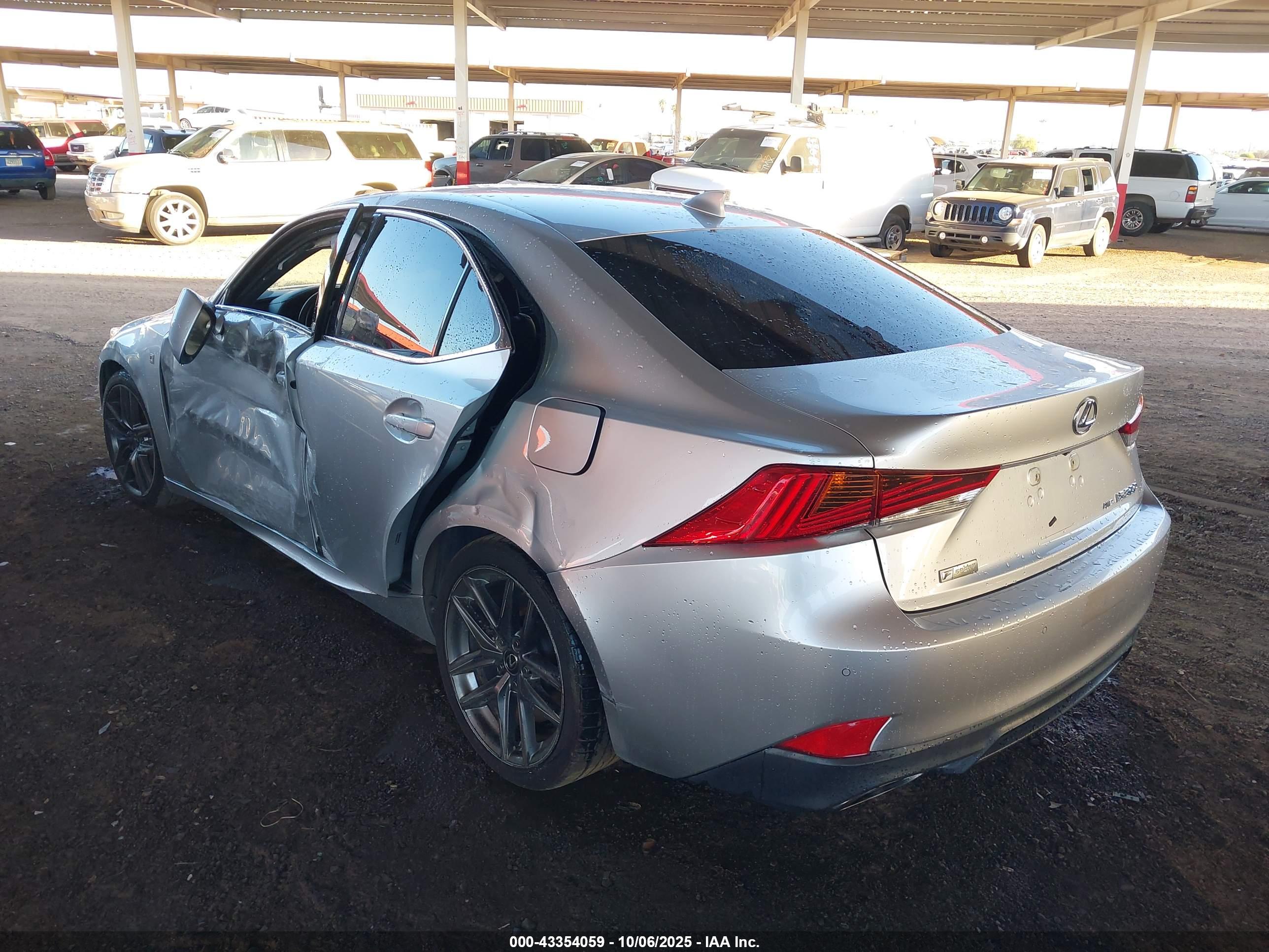 LEXUS IS image 3