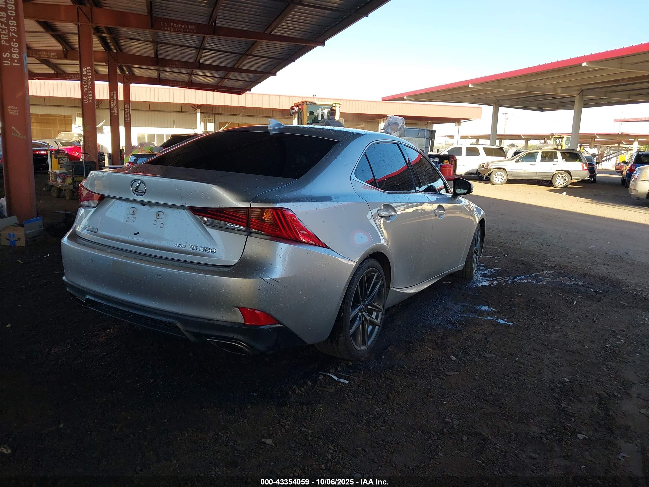 LEXUS IS image 4