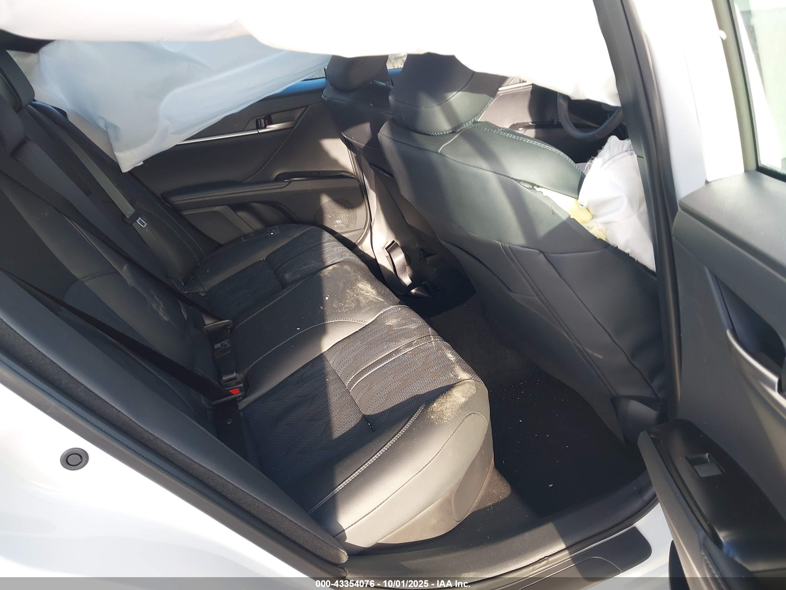 TOYOTA CAMRY image 8