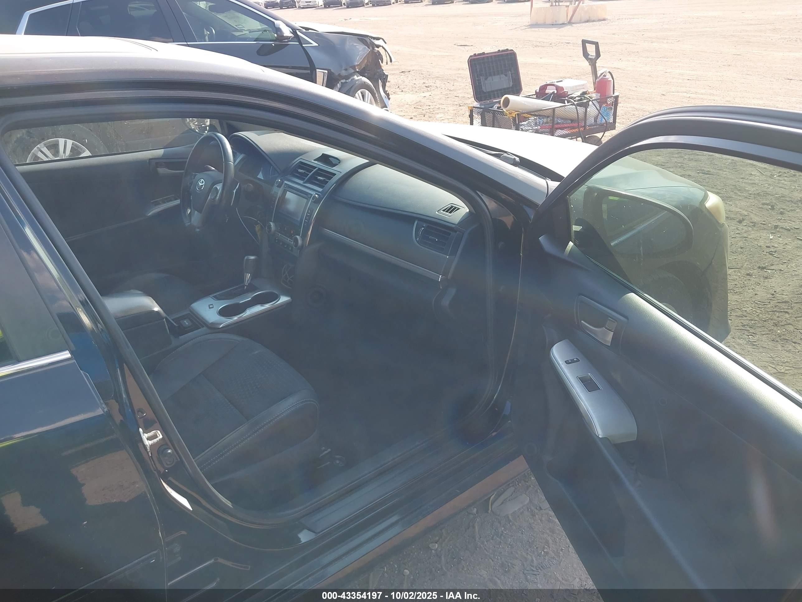 TOYOTA CAMRY image 5