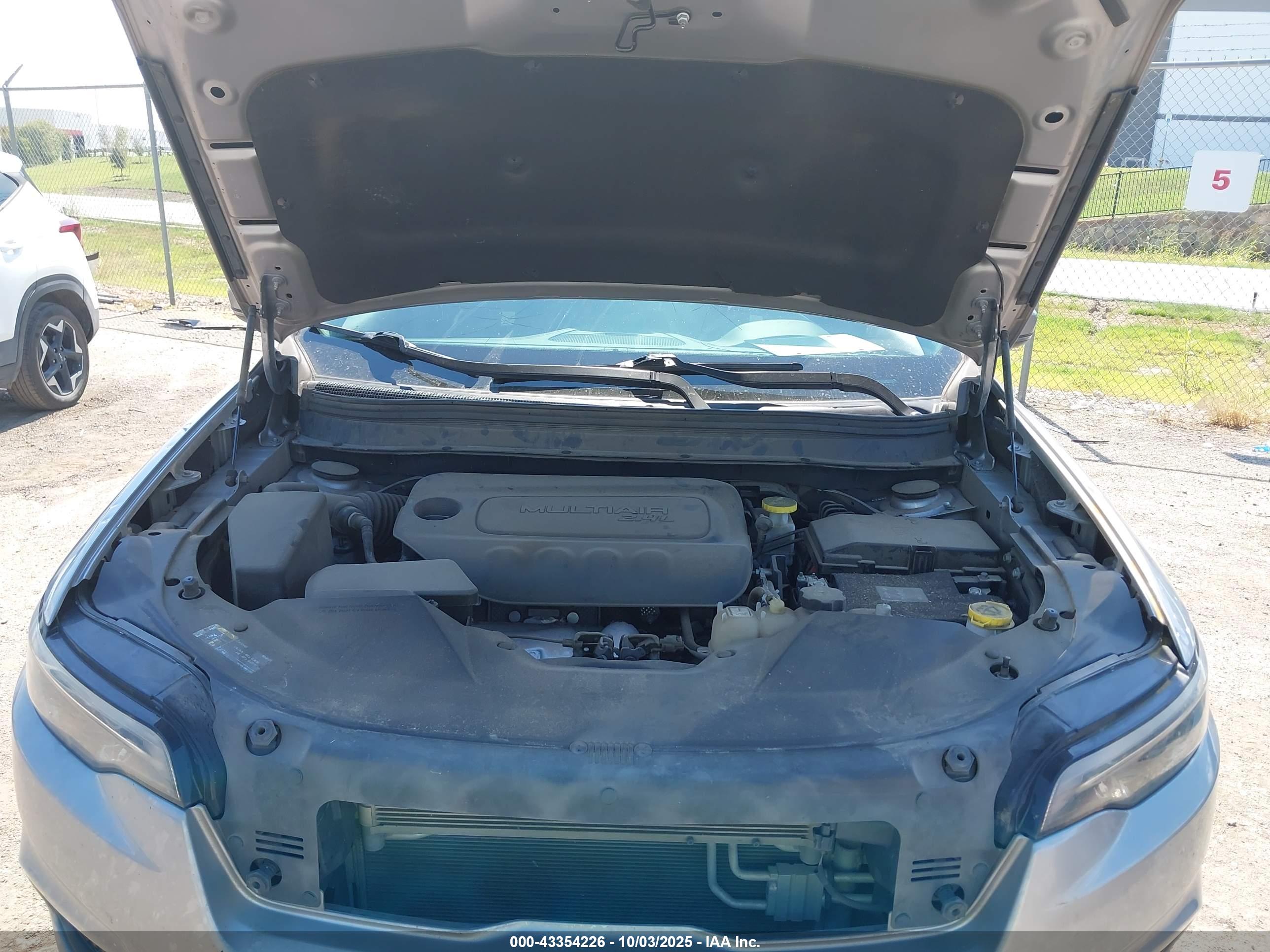JEEP CHEROKEE image 10
