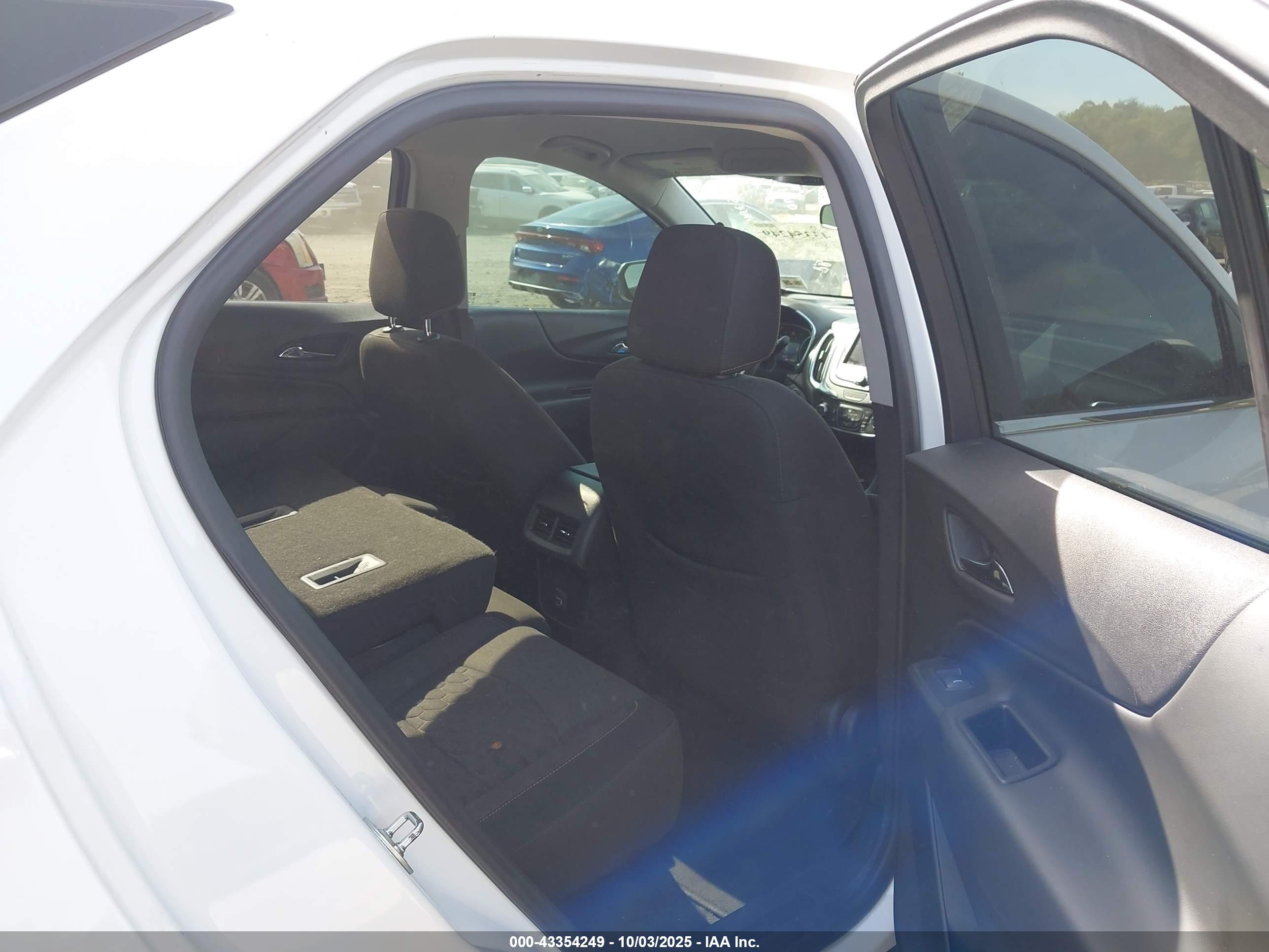 CHEVROLET EQUINOX image 8