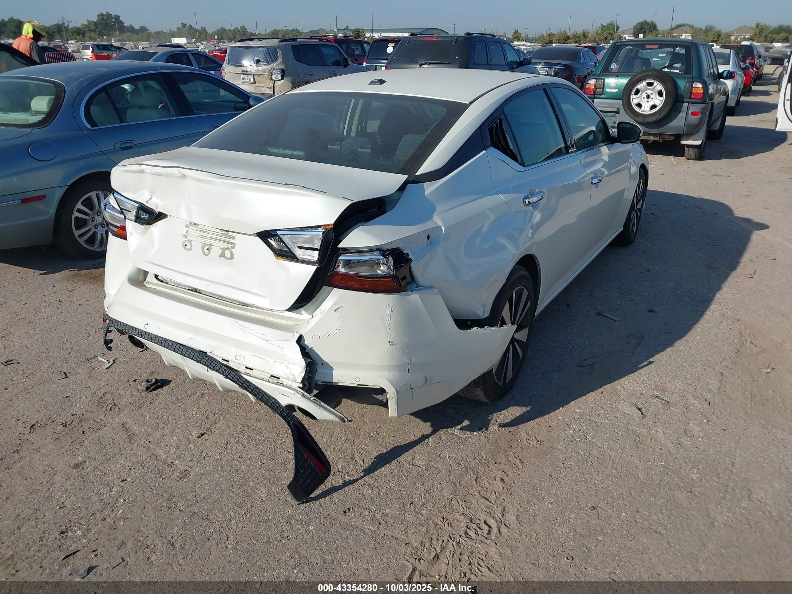NISSAN ALTIMA image 4