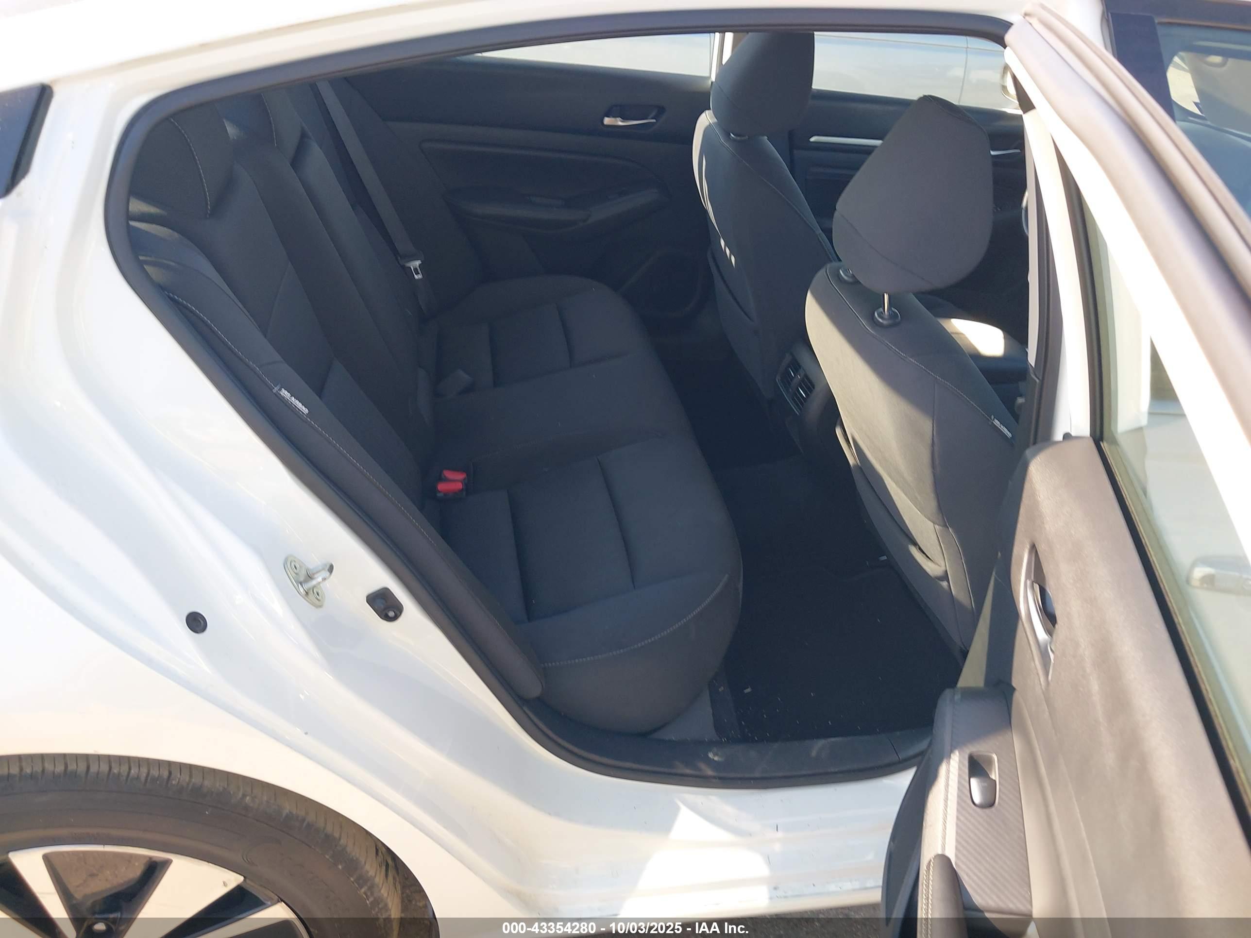 NISSAN ALTIMA image 8