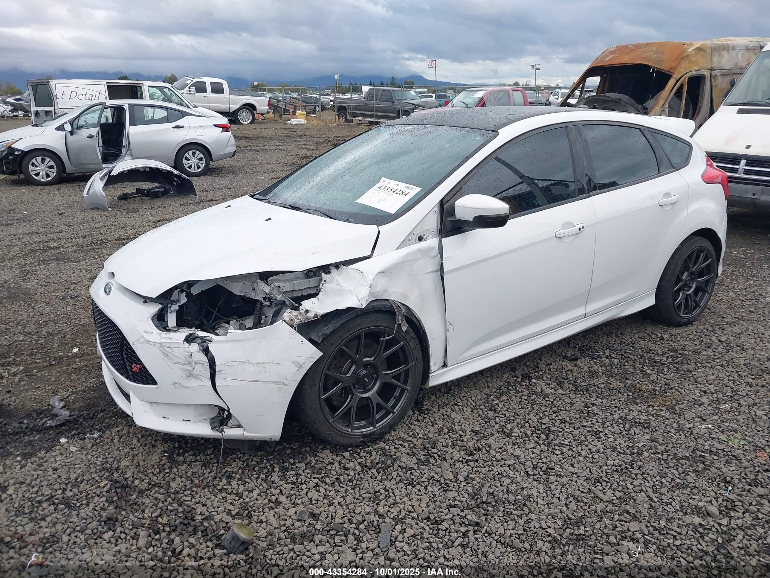 FORD FOCUS image 2