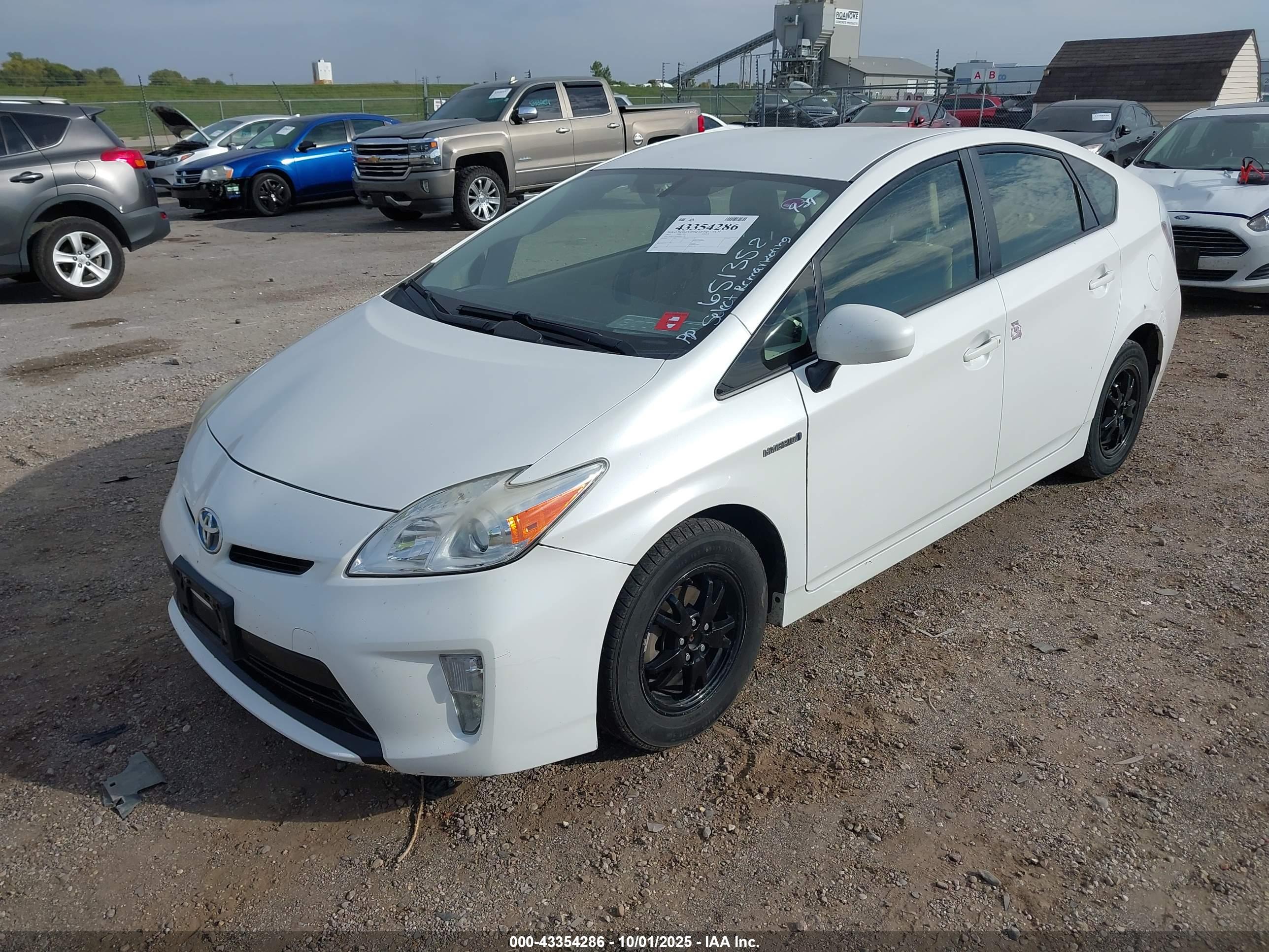 TOYOTA PRIUS image 2