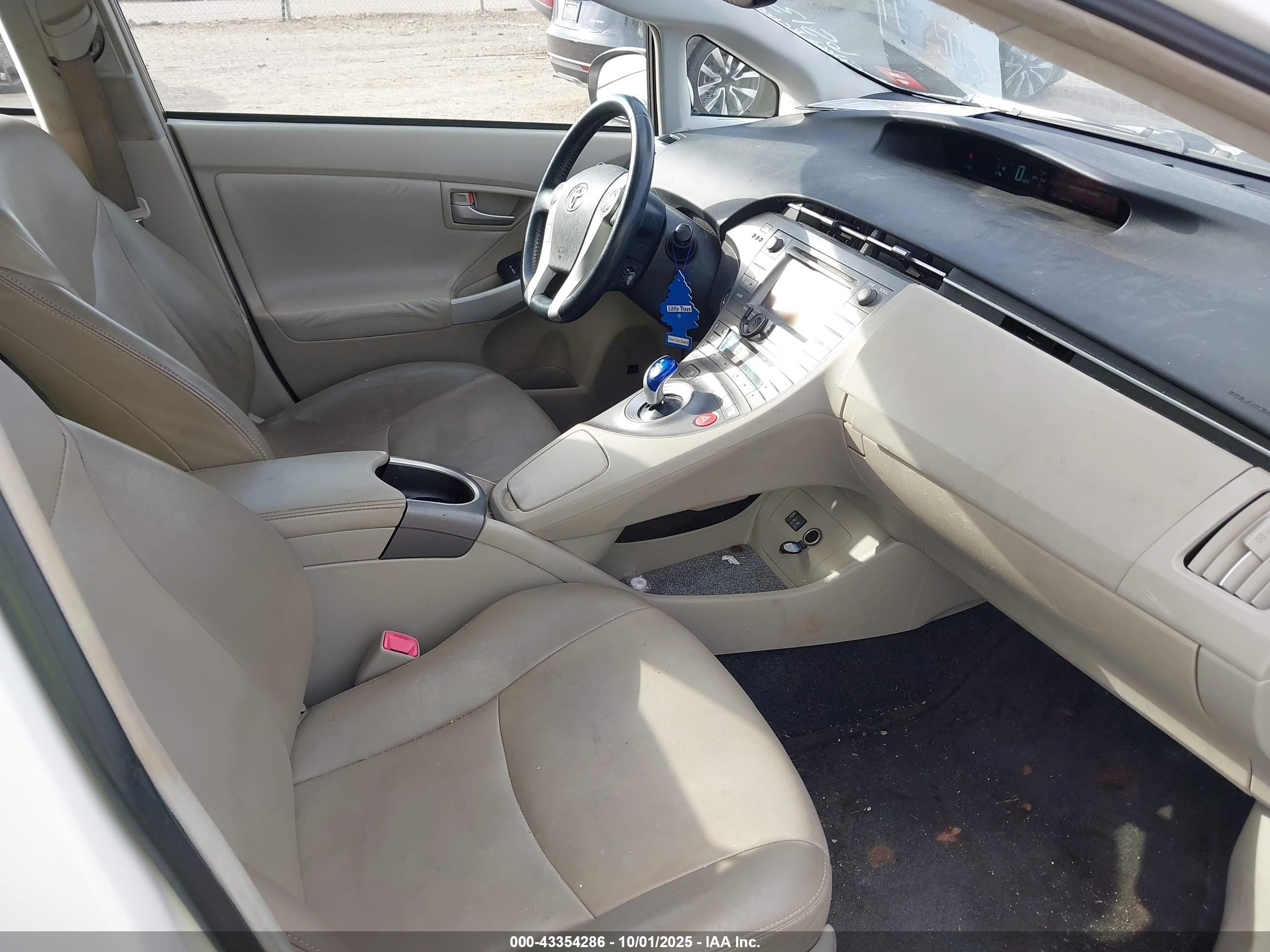 TOYOTA PRIUS image 5