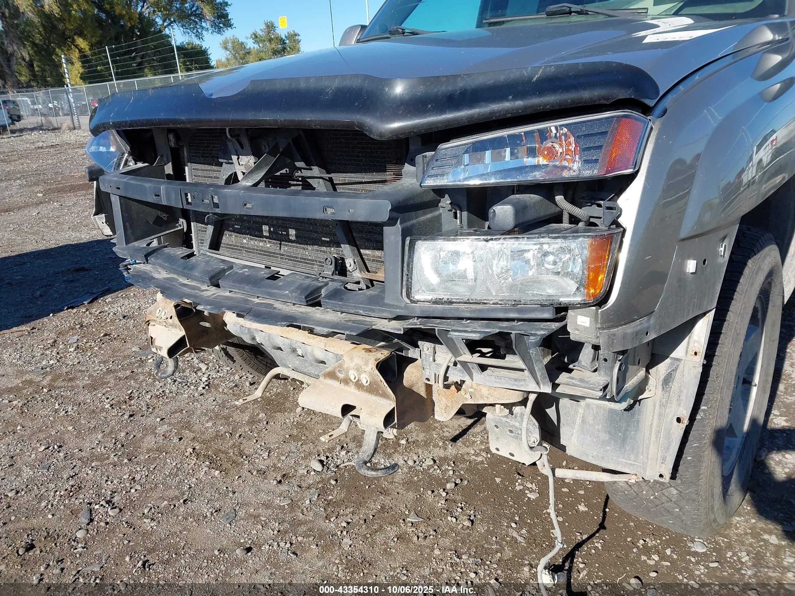 CHEVROLET AVALANCHE image 6