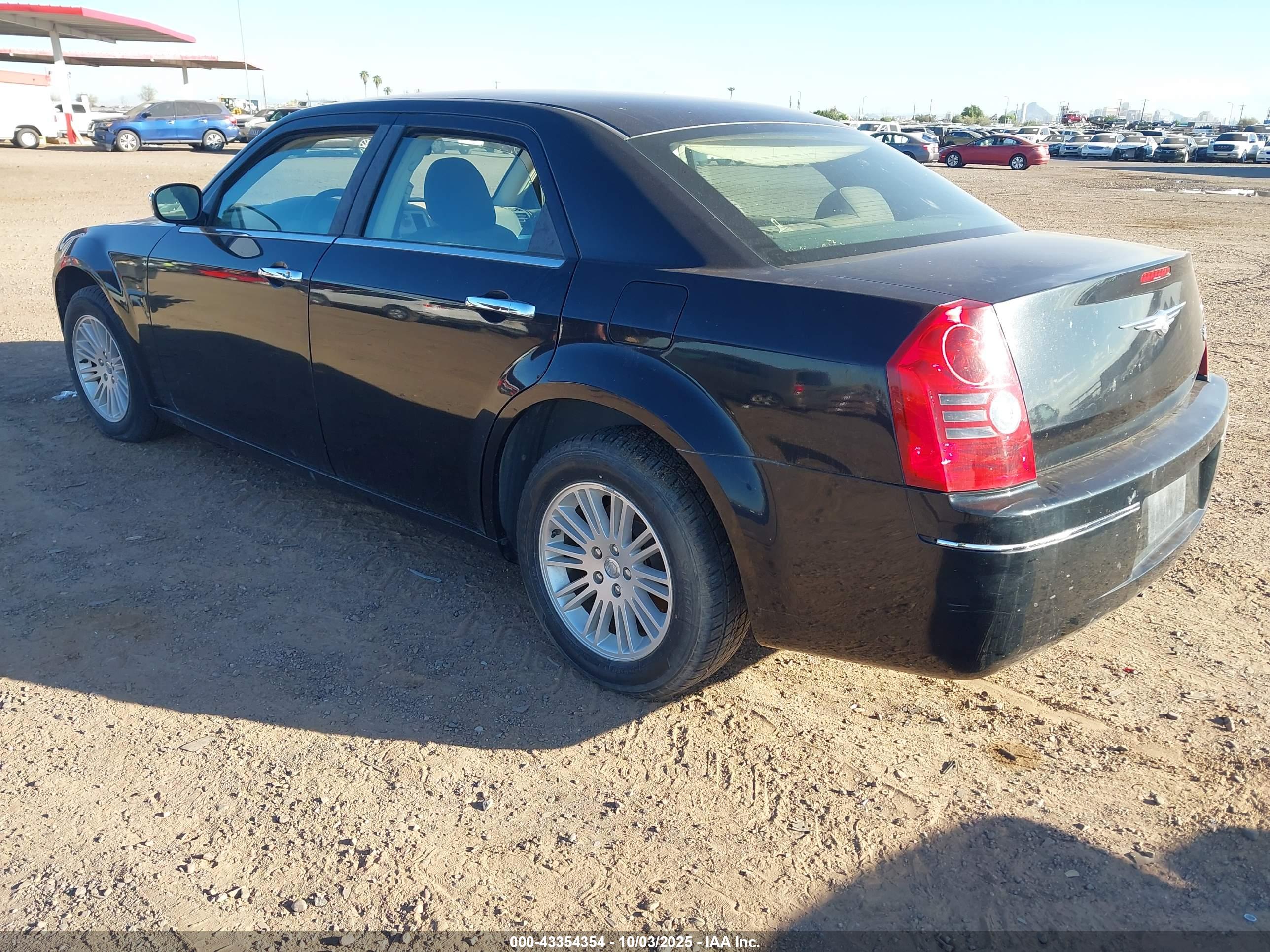 CHRYSLER 300 image 3