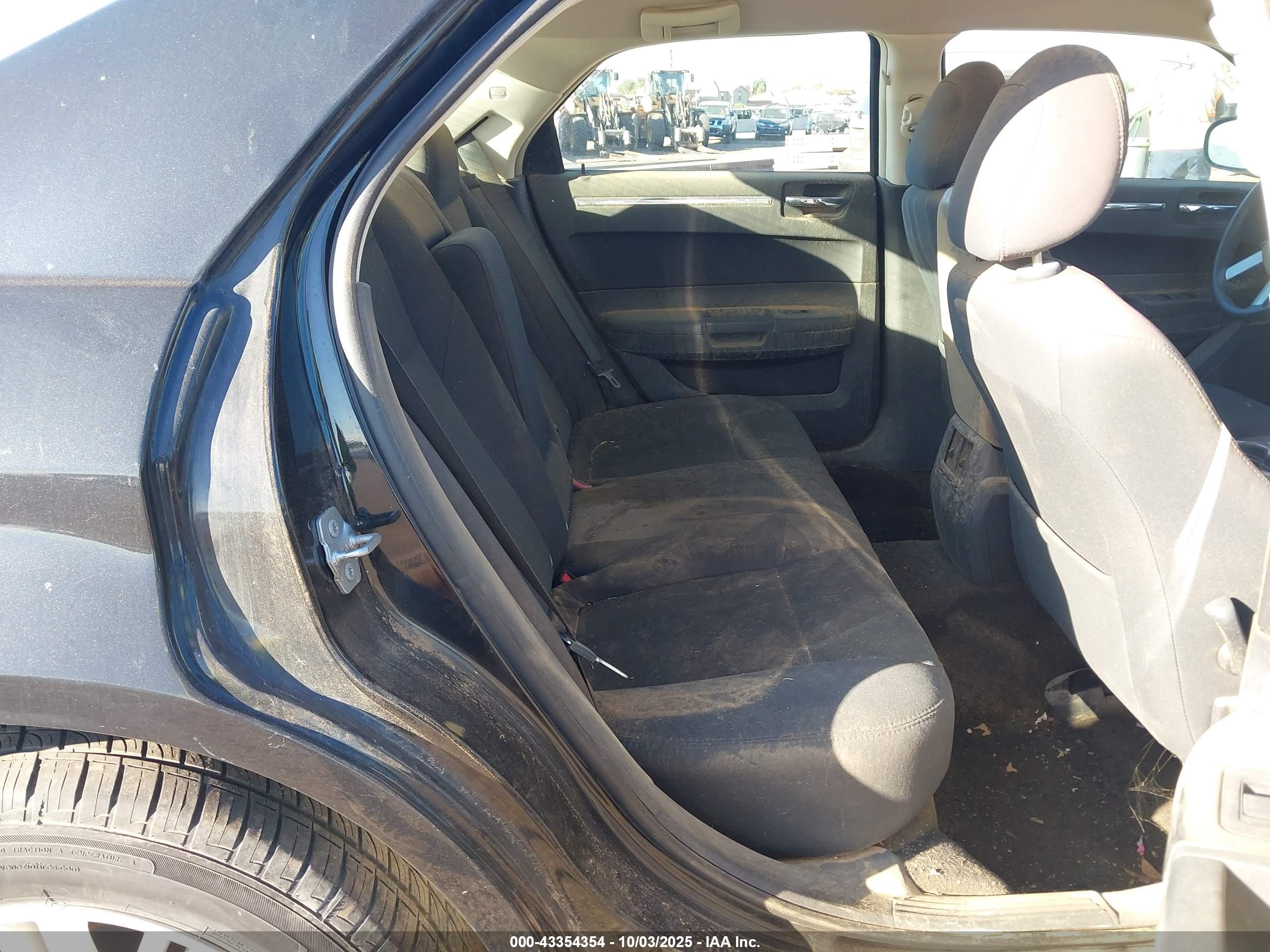 CHRYSLER 300 image 8