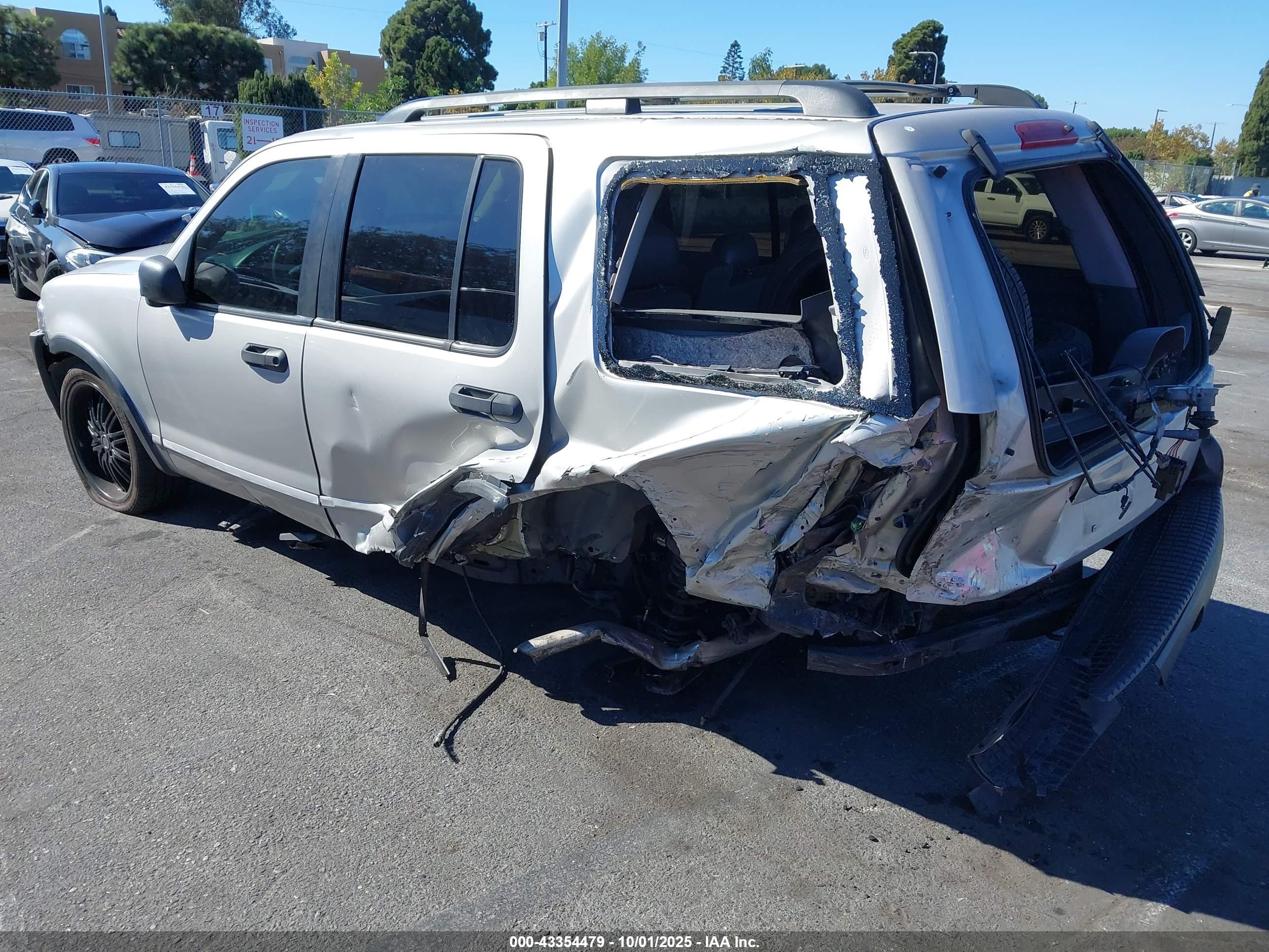 FORD EXPLORER image 3