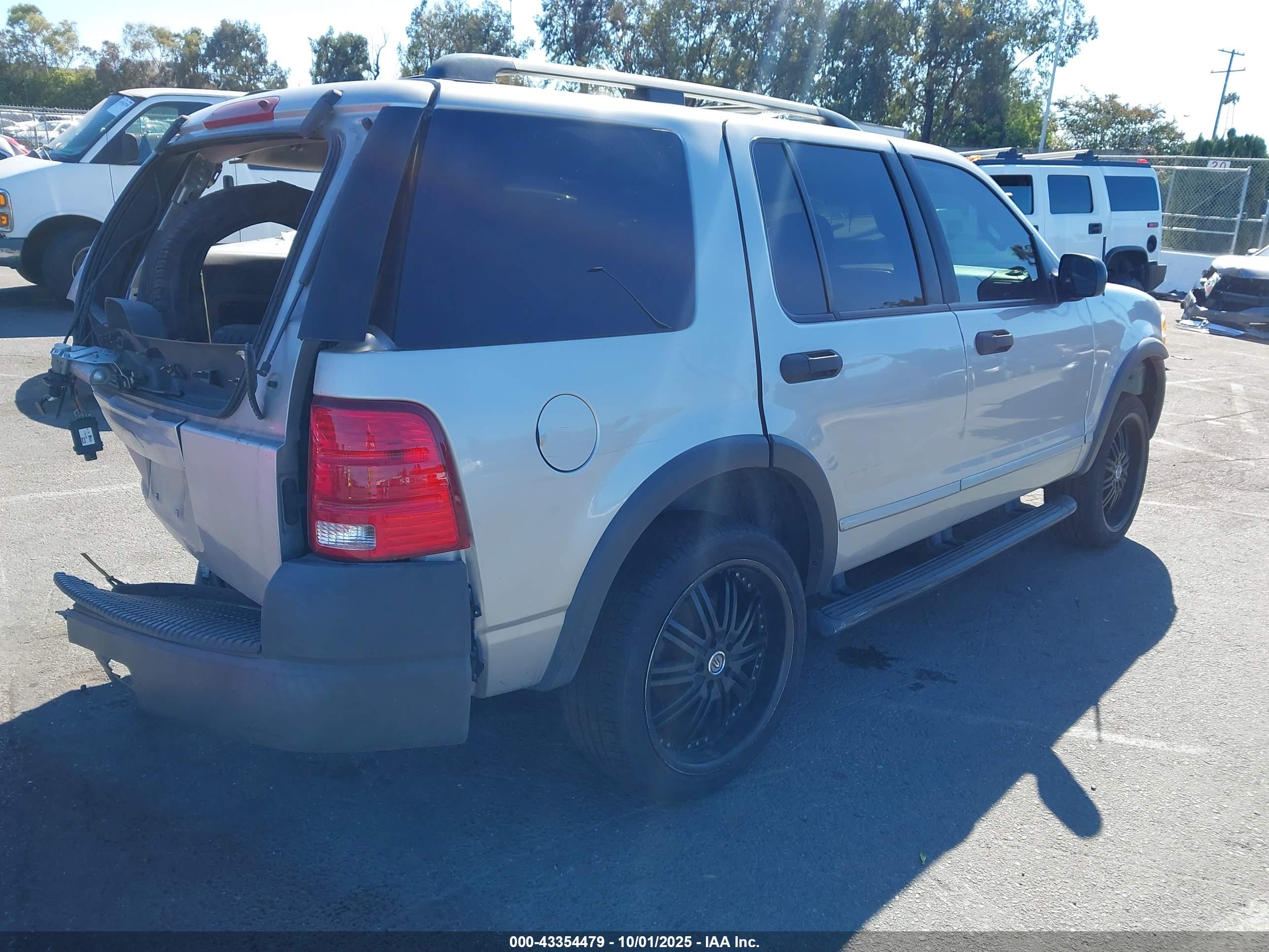 FORD EXPLORER image 4