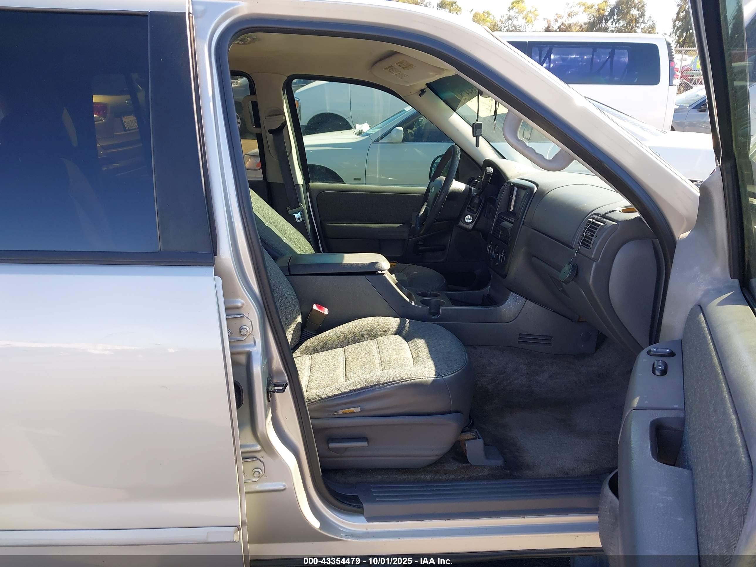 FORD EXPLORER image 5