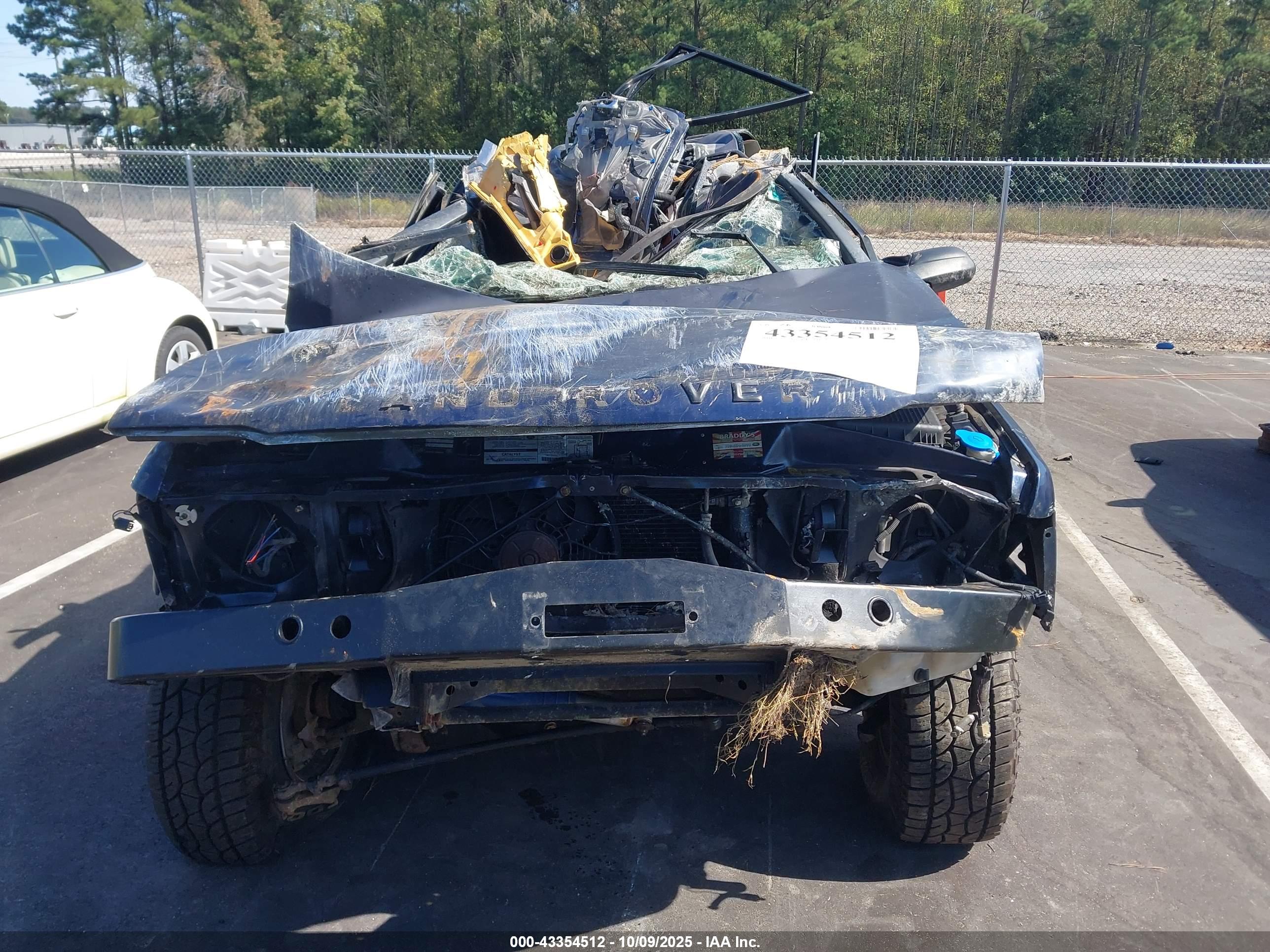 LAND ROVER image 6