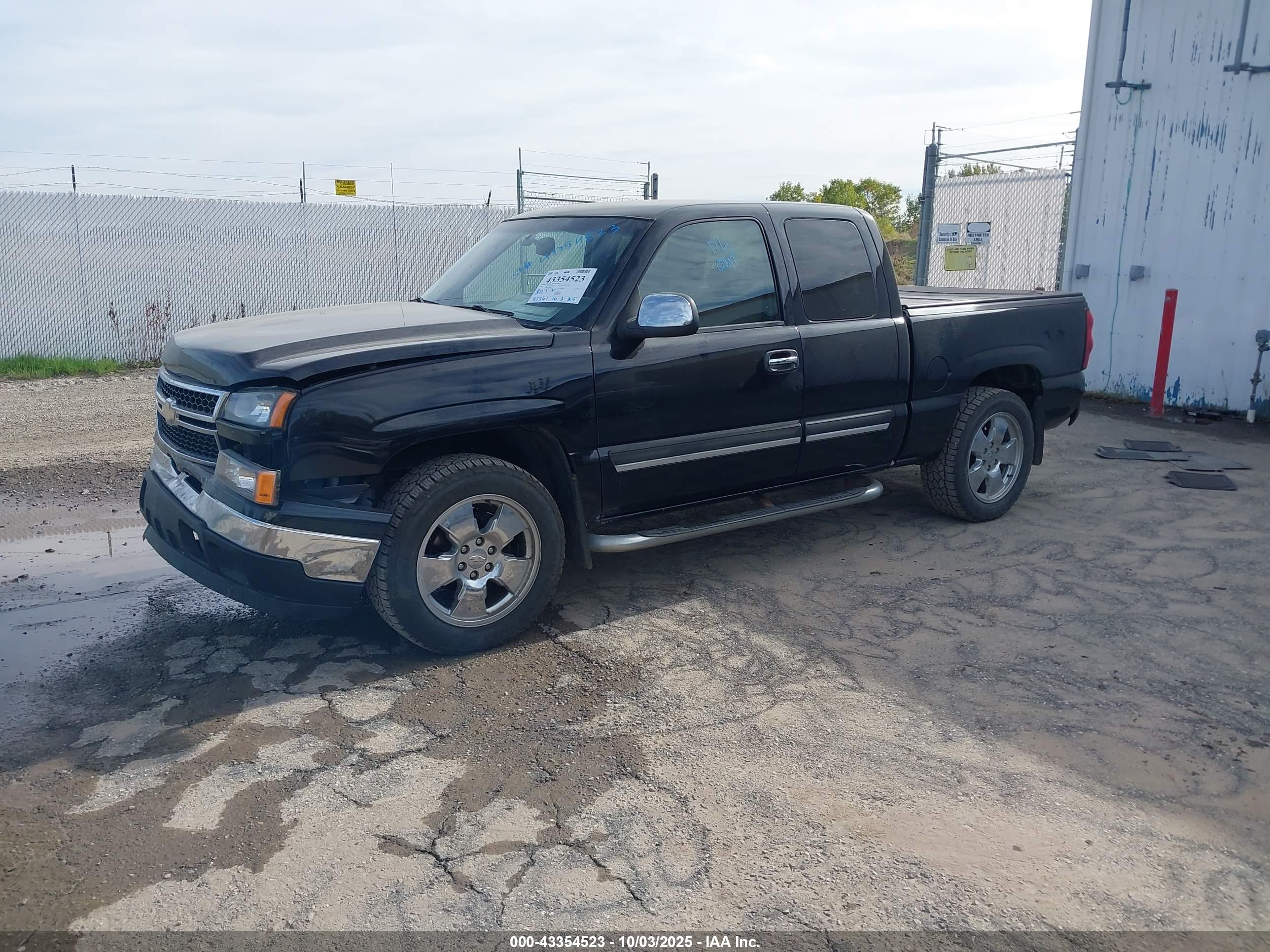 CHEVROLET SILVERADO image 2