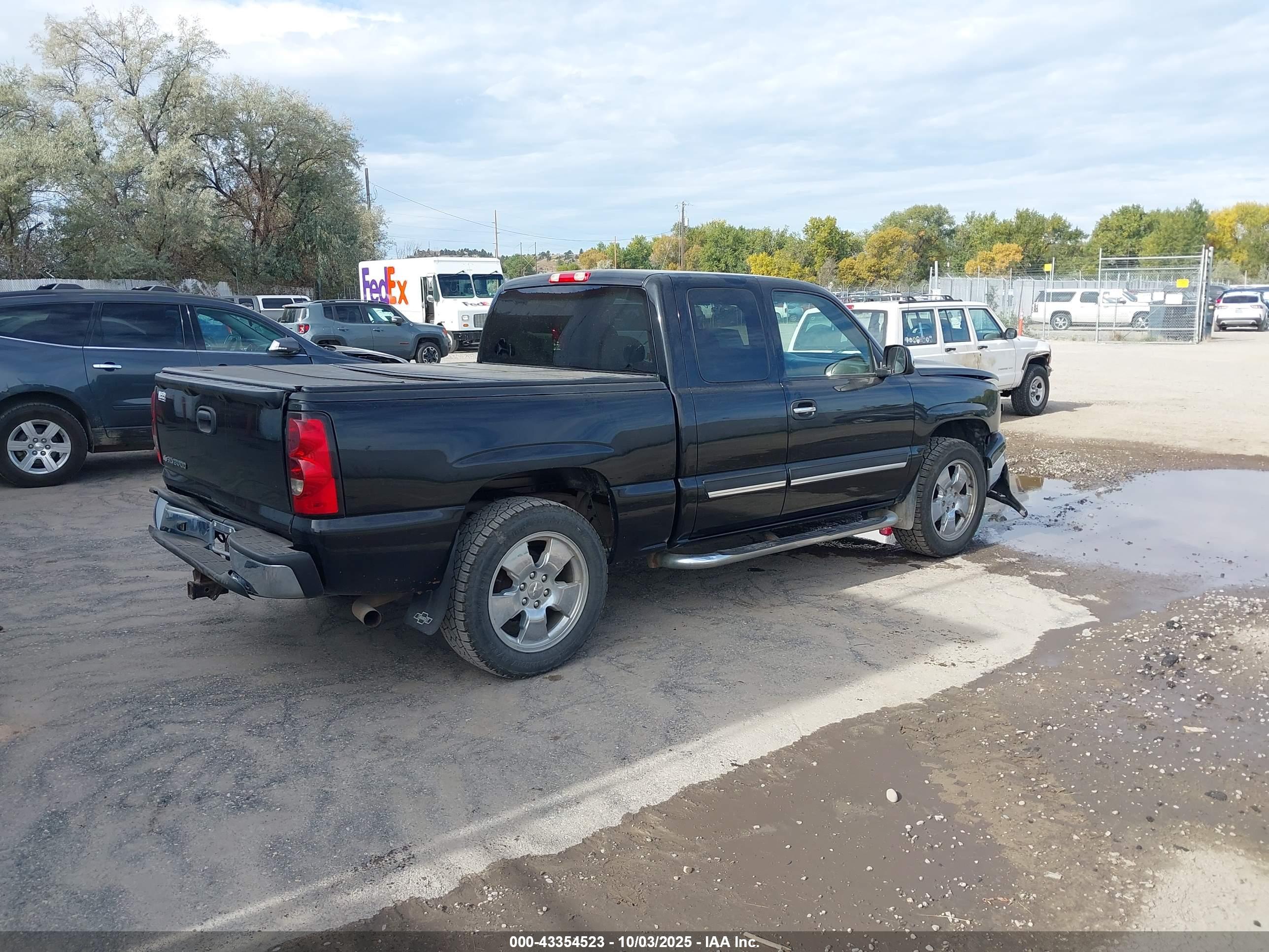 CHEVROLET SILVERADO image 4