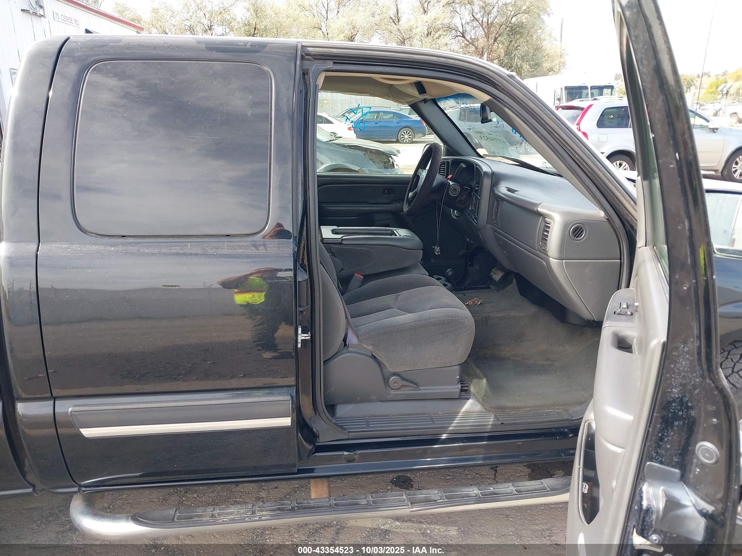CHEVROLET SILVERADO image 5
