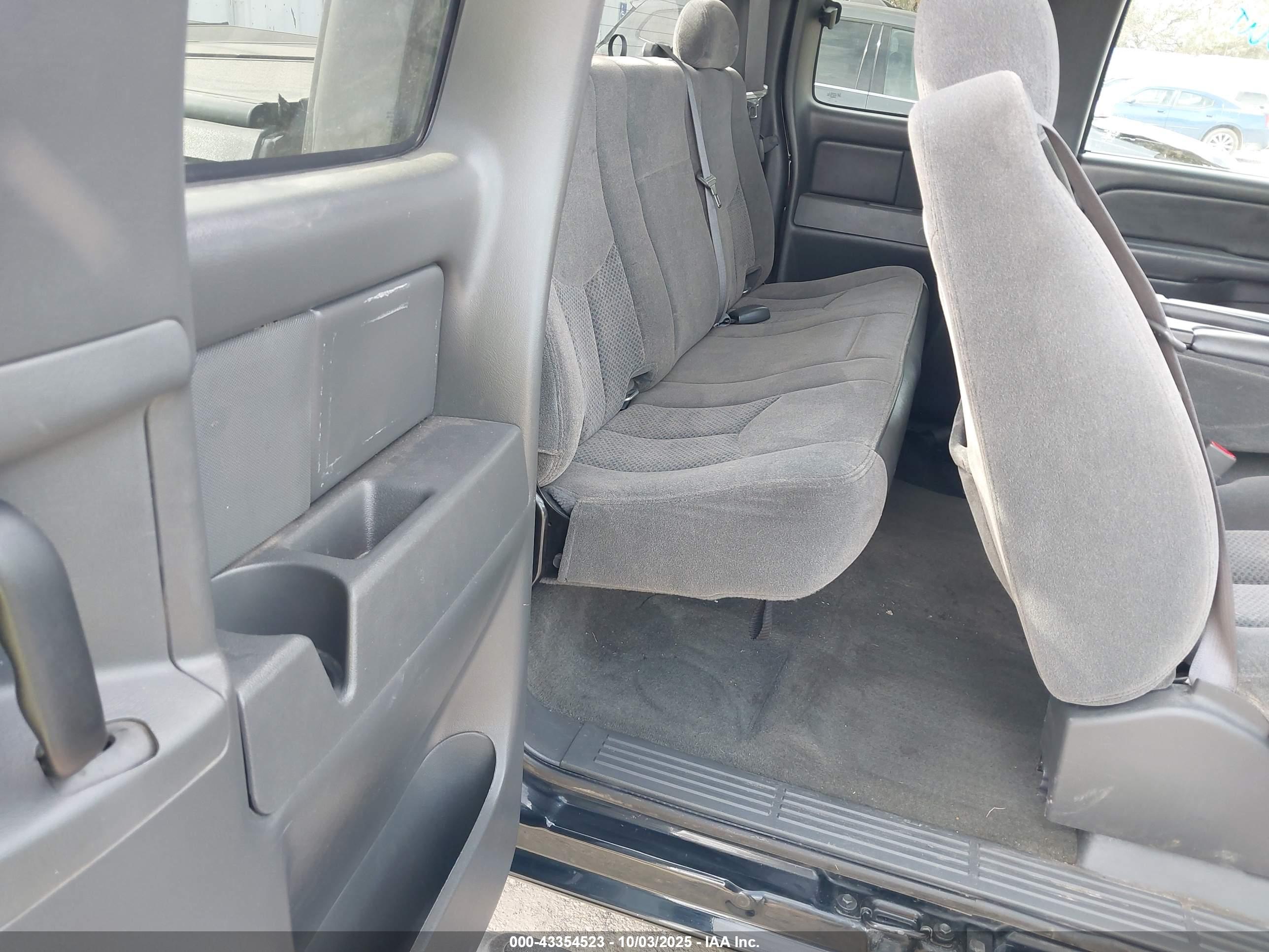 CHEVROLET SILVERADO image 8