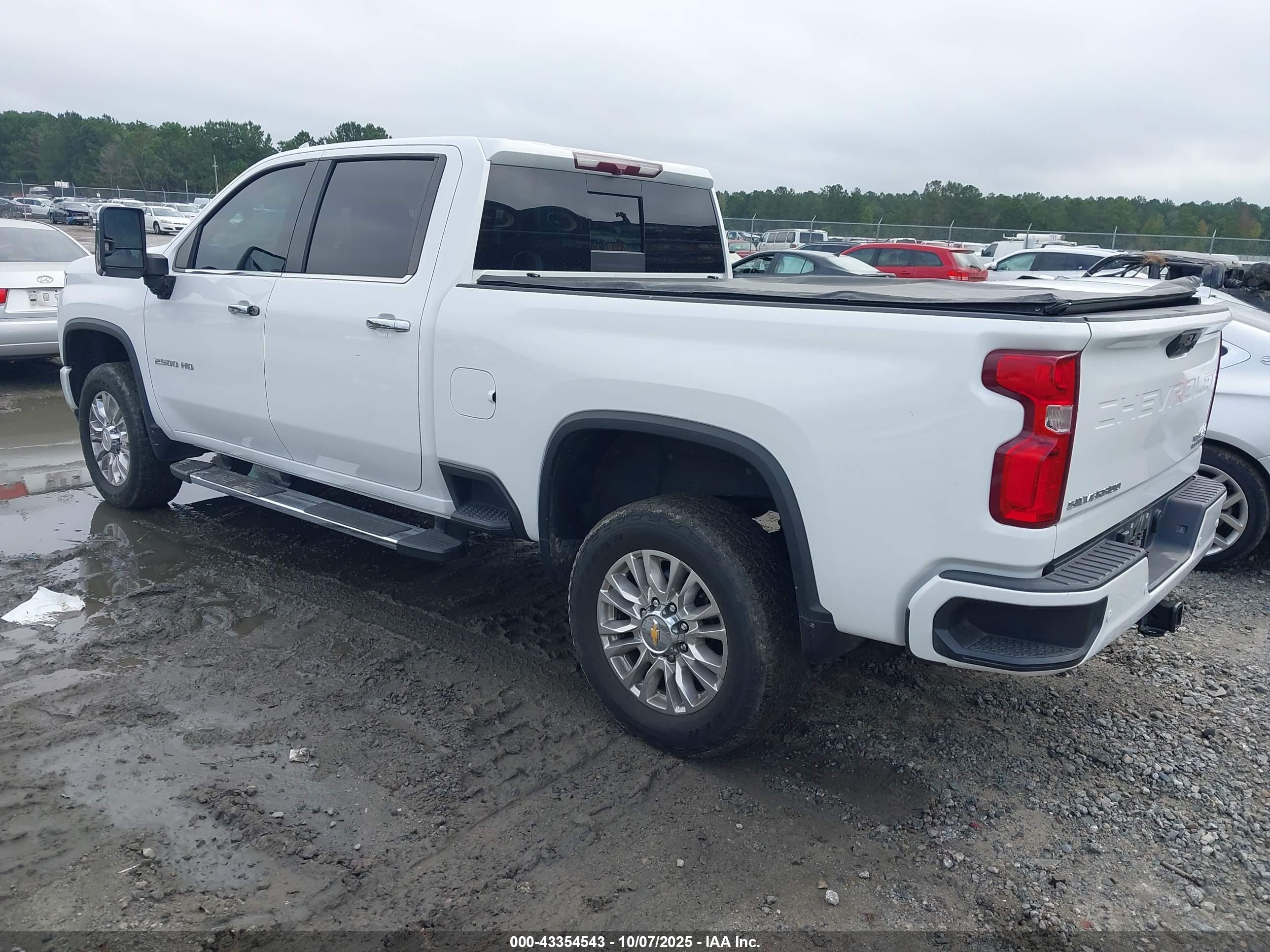 CHEVROLET SILVERADO image 3