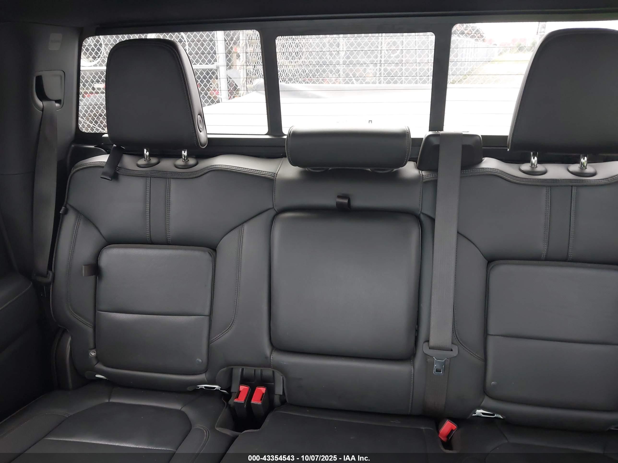 CHEVROLET SILVERADO image 7