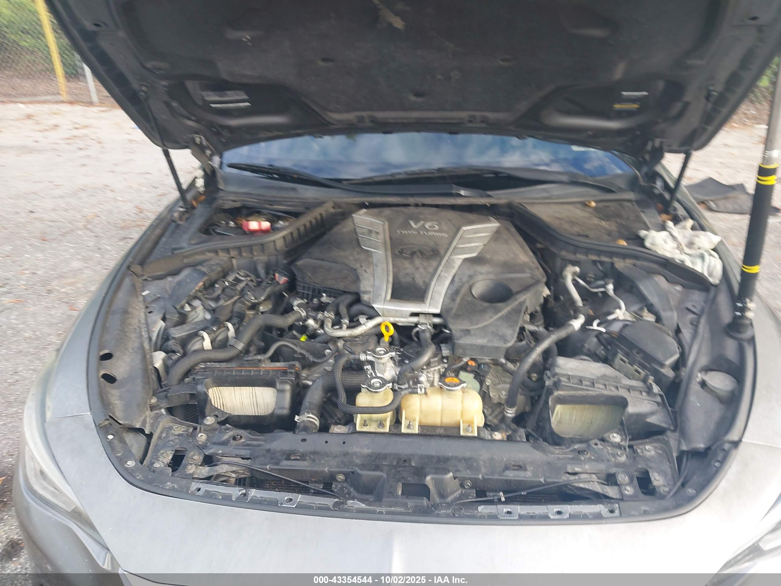 INFINITI Q60 image 10