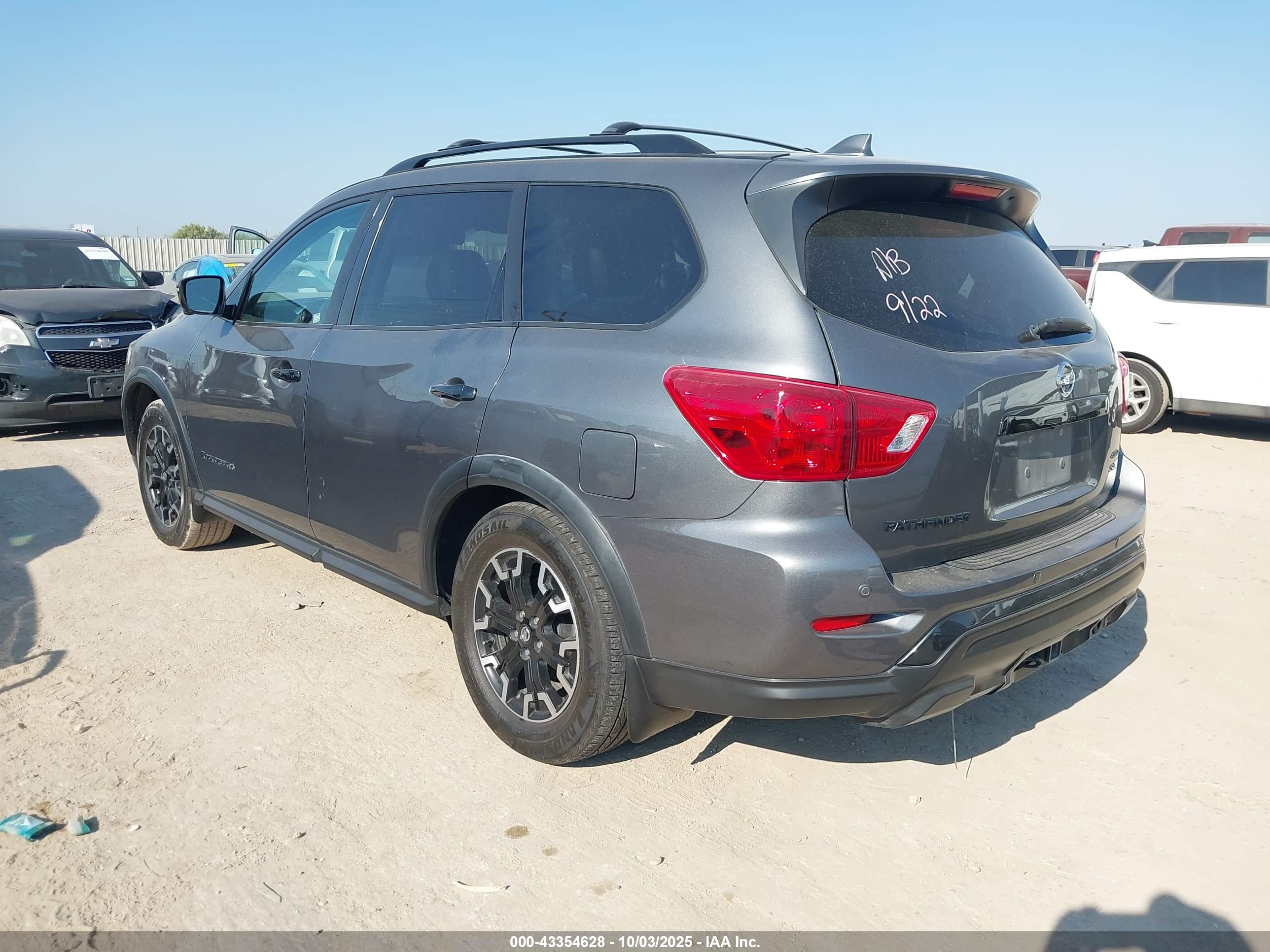 NISSAN PATHFINDER image 3