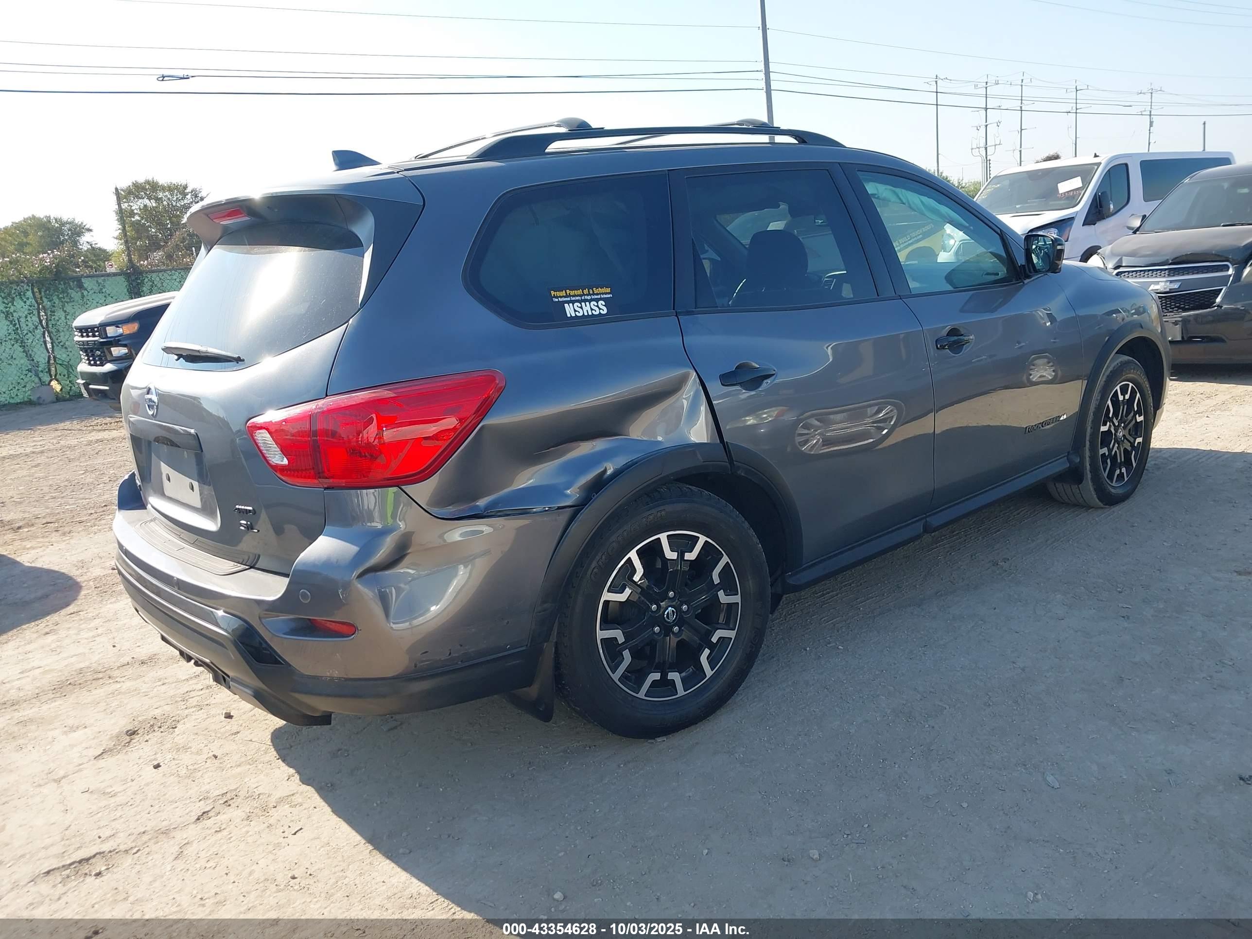 NISSAN PATHFINDER image 4