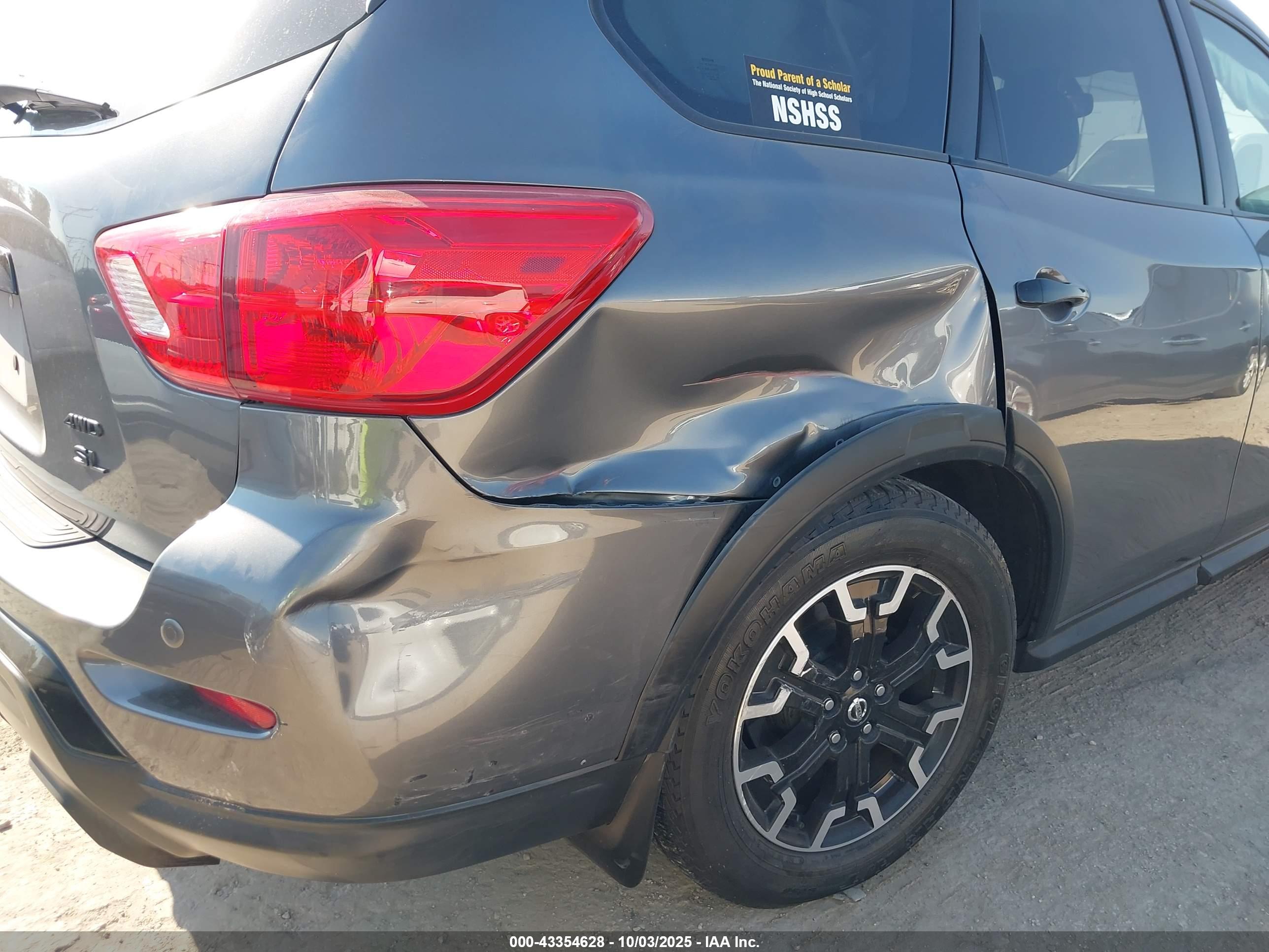 NISSAN PATHFINDER image 6