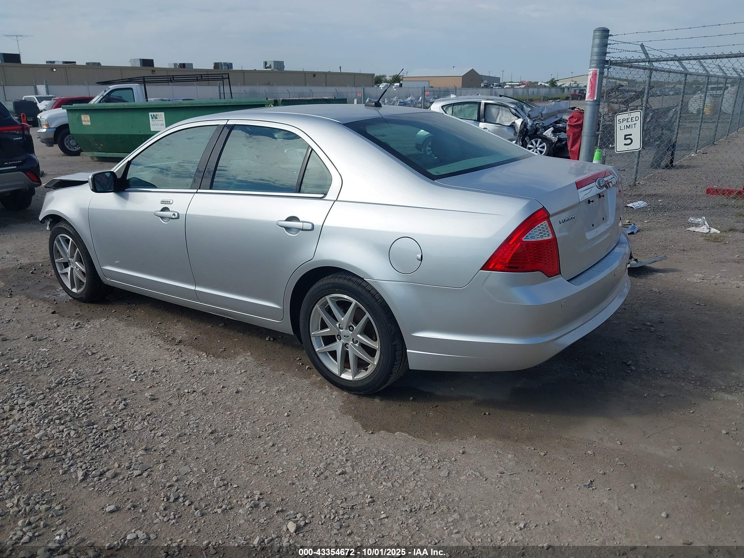 FORD FUSION image 3
