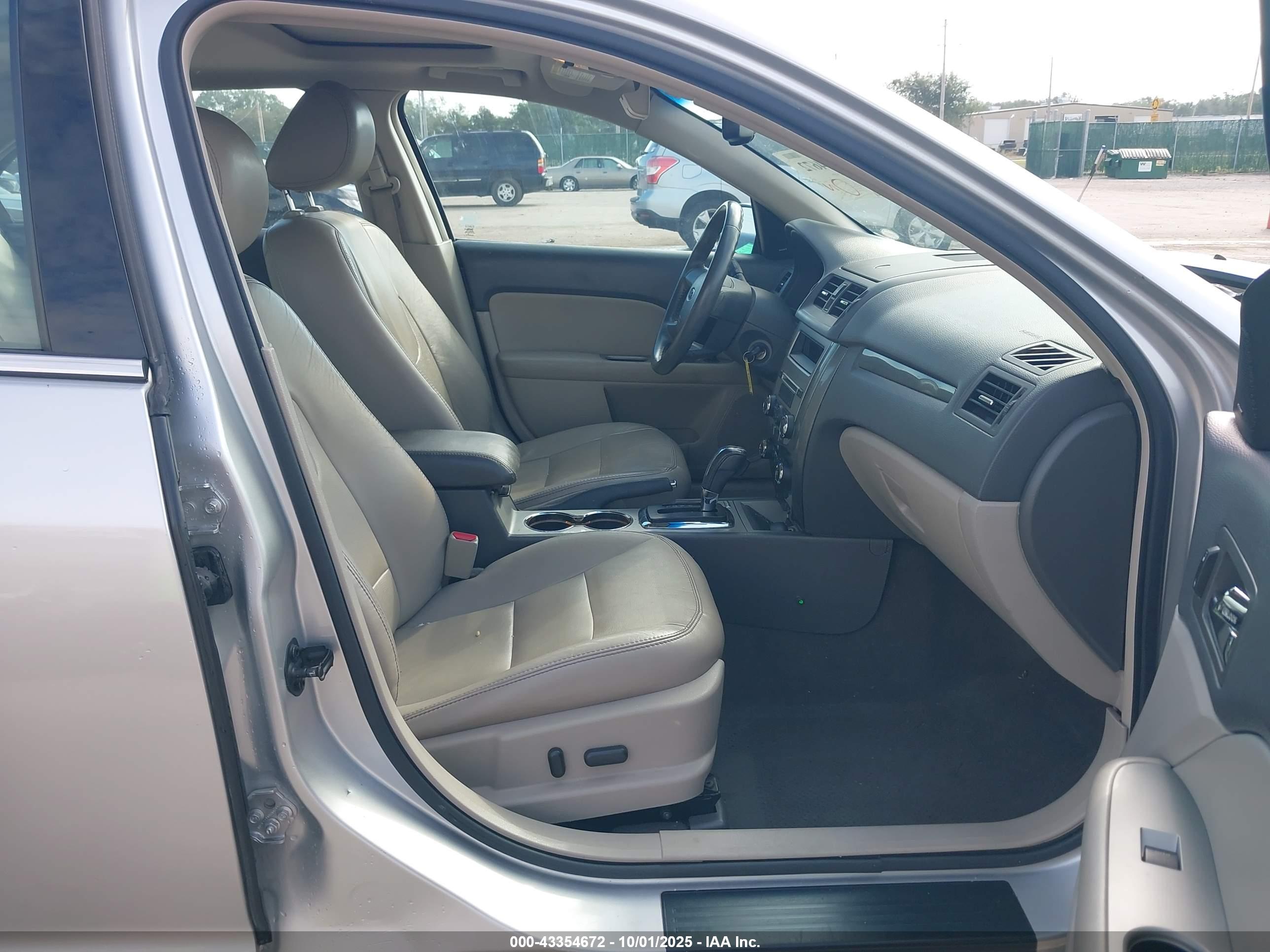 FORD FUSION image 5