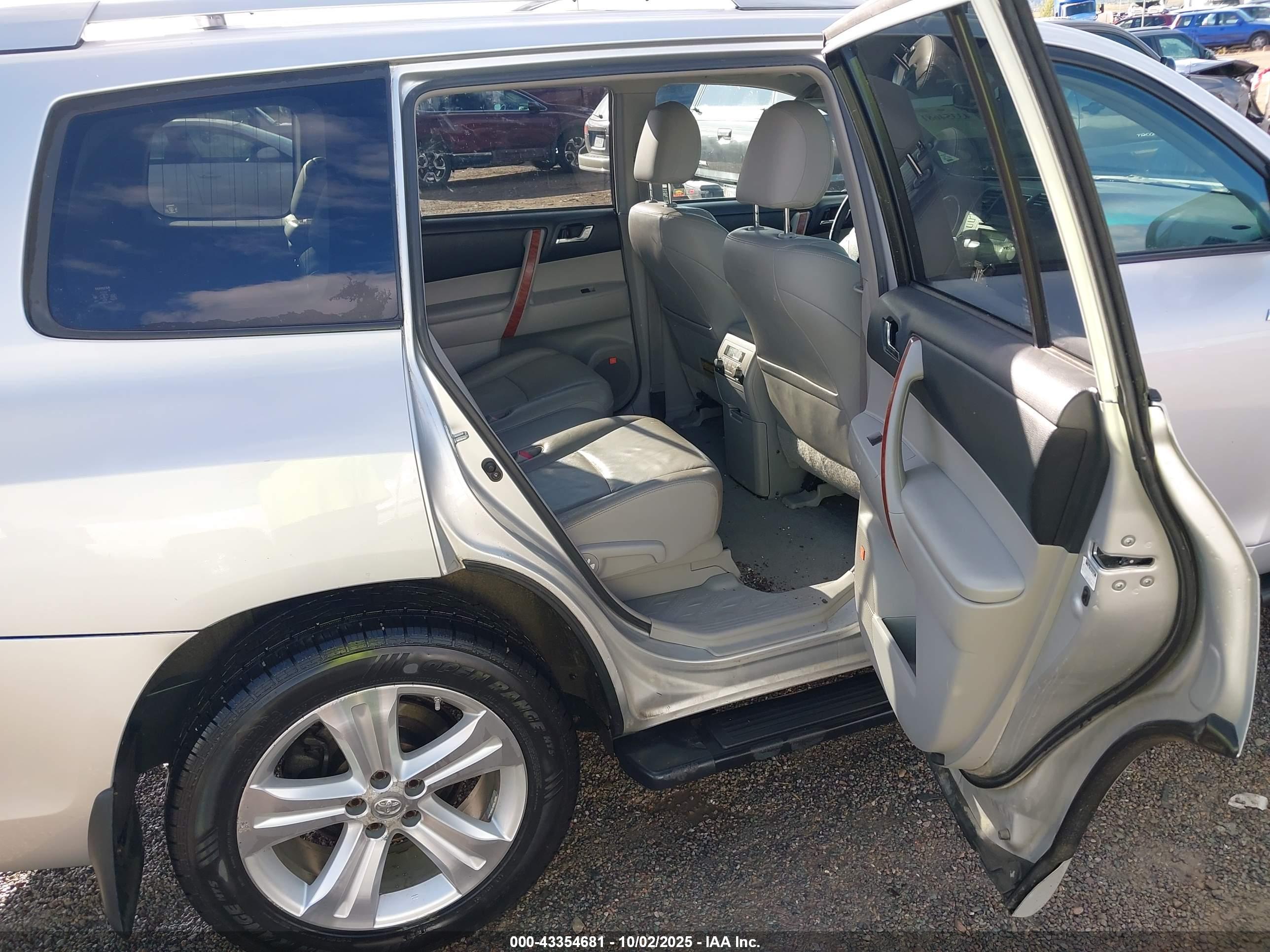 TOYOTA HIGHLANDER image 8